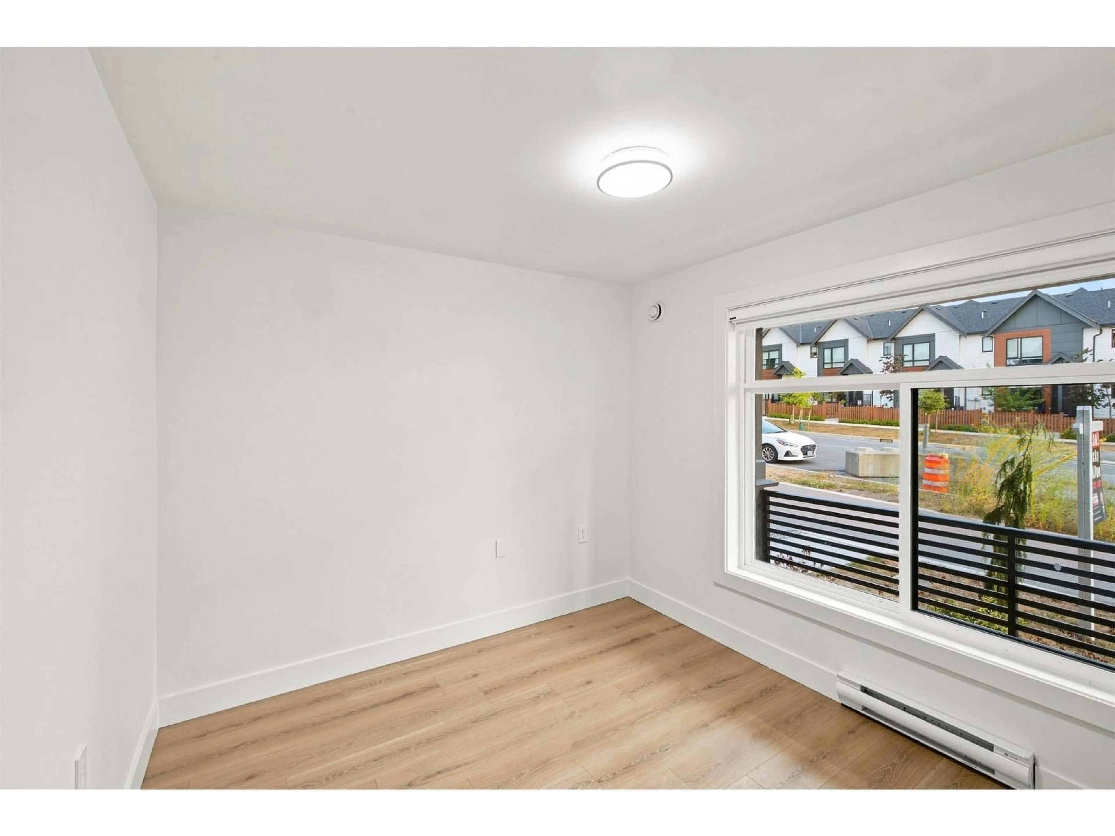 A pic of a room for 16513 20 AVENUE, Surrey British Columbia V3Z1J1