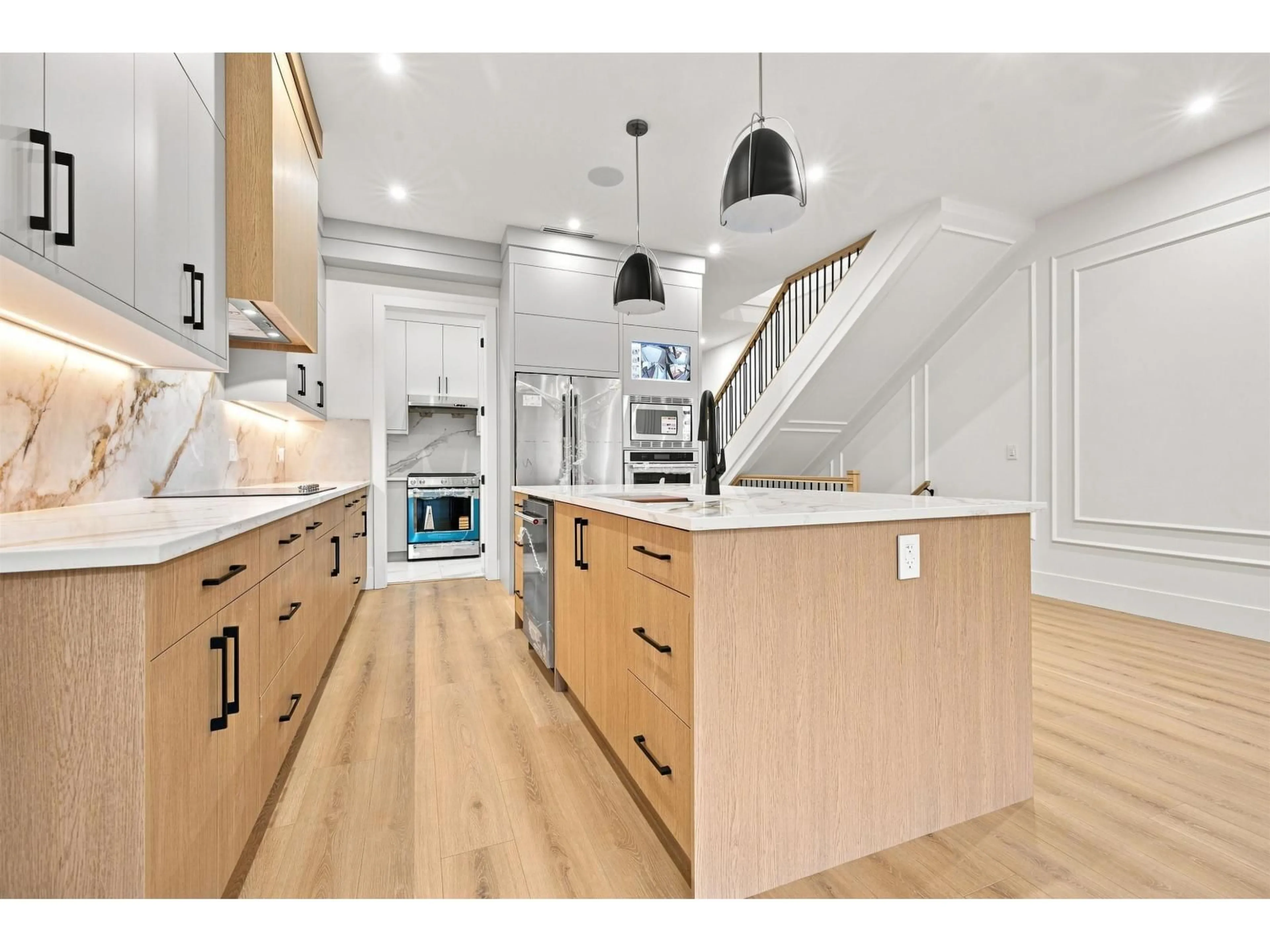 Open concept kitchen, wood/laminate floor for 16513 20 AVENUE, Surrey British Columbia V3Z1J1