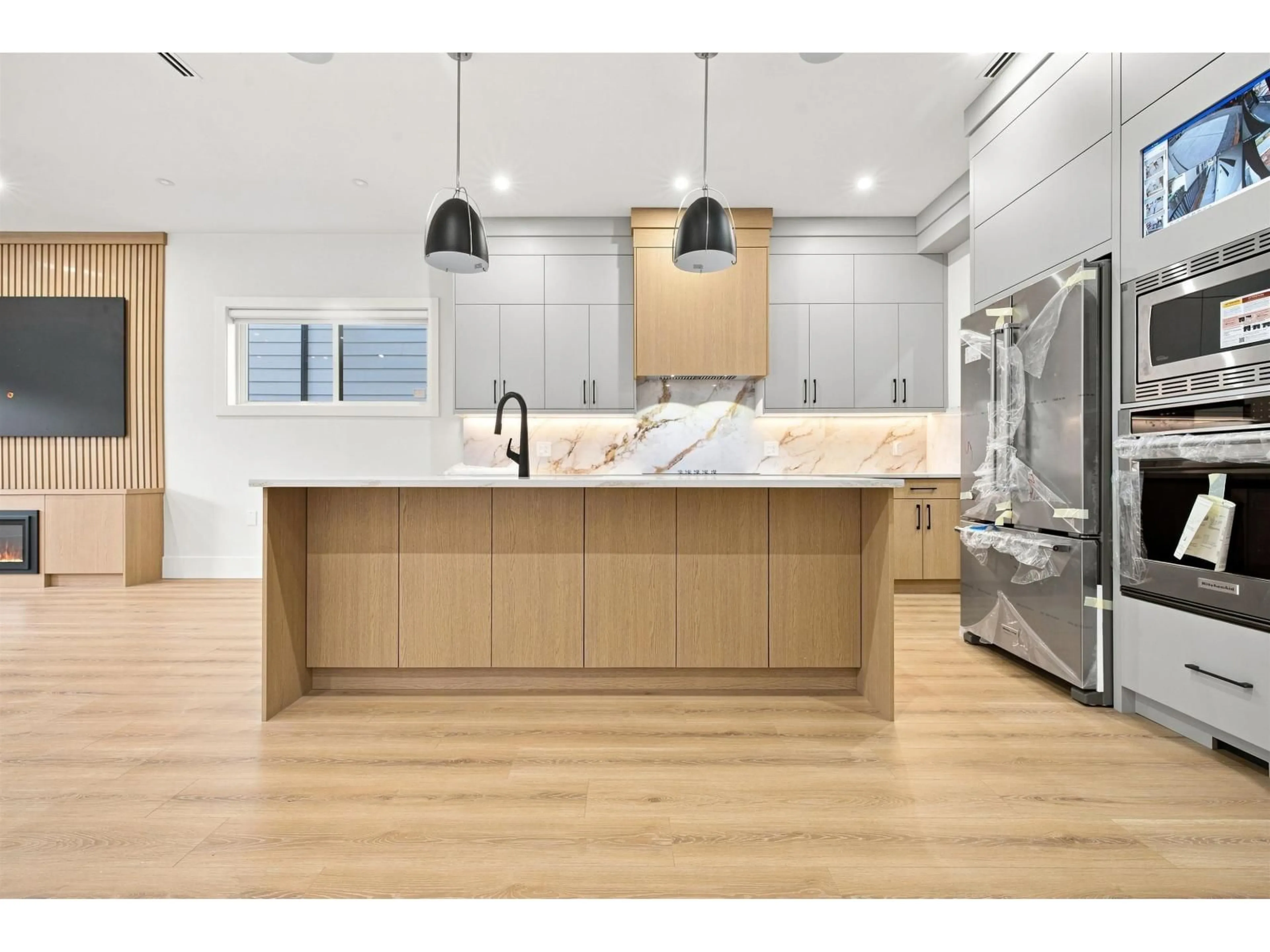 Open concept kitchen, unknown for 16513 20 AVENUE, Surrey British Columbia V3Z1J1