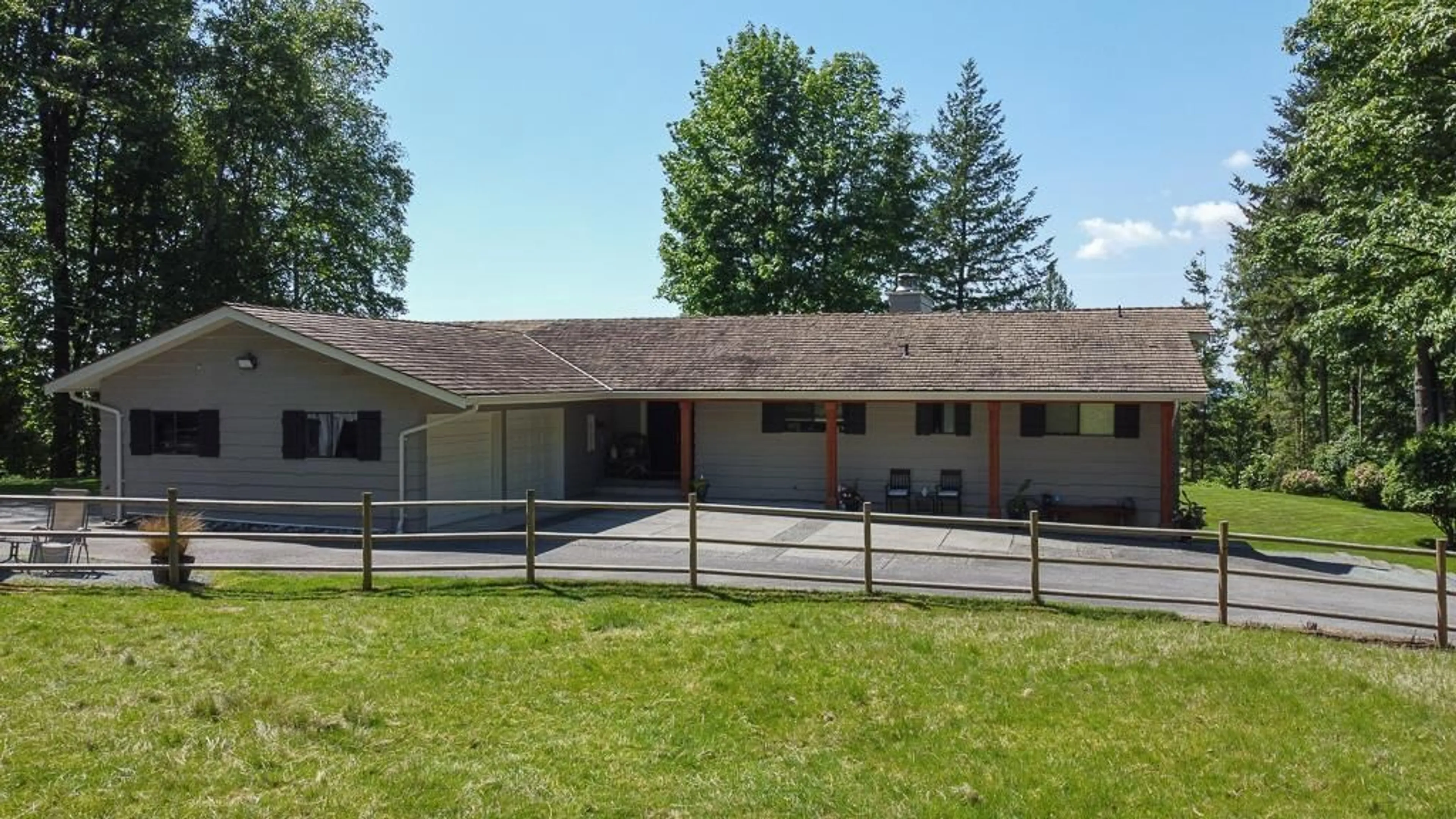 A pic from outside/outdoor area/front of a property/back of a property/a pic from drone, building for G - 2904 GLENCOE PLACE, Abbotsford British Columbia V3G1H5