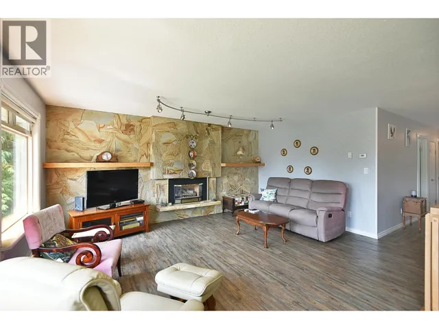 6450 JASPER ROAD, Sechelt 2
