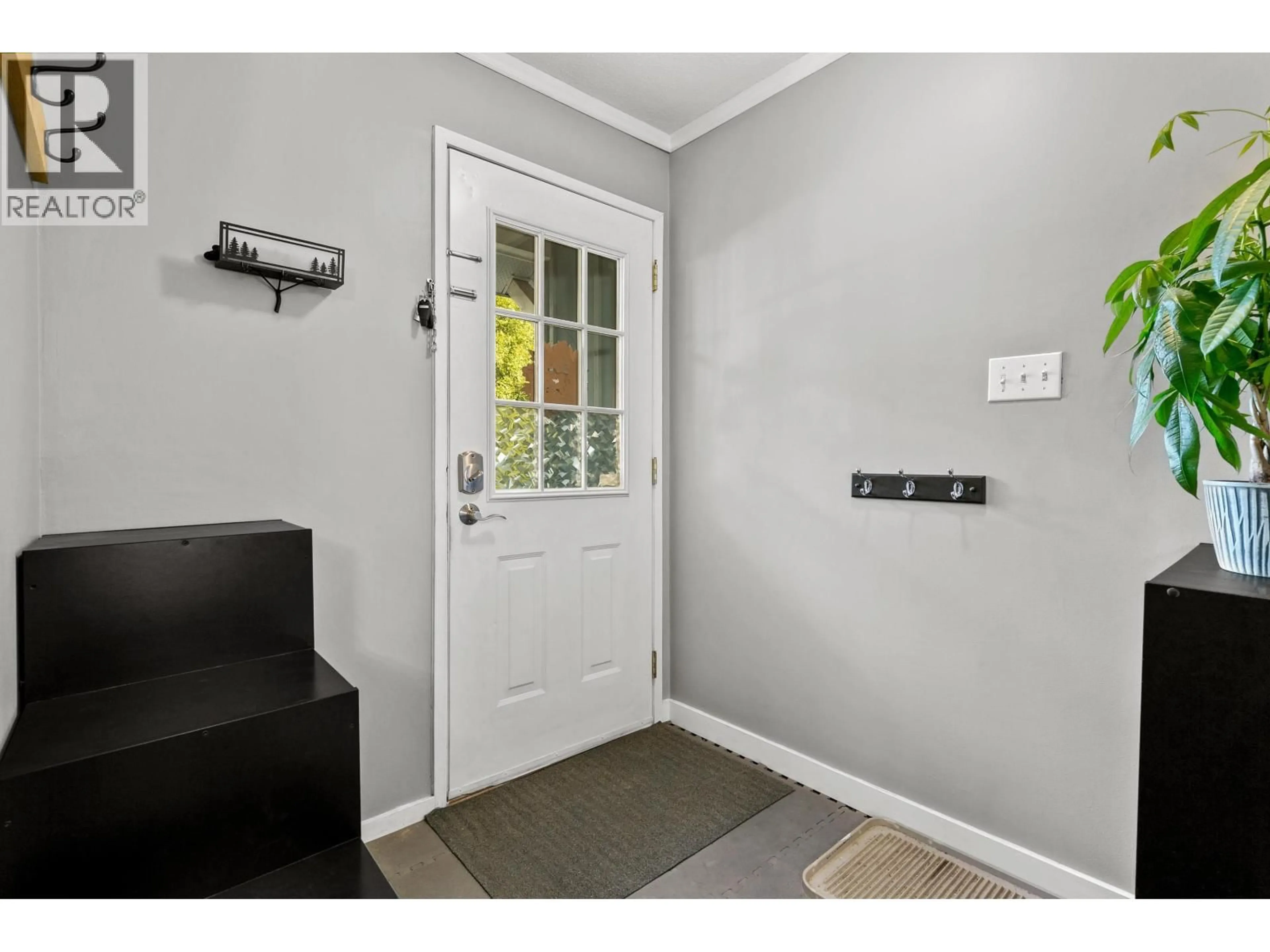 Indoor entryway for 17 - 7416 FLINT STREET, Pemberton British Columbia V0N2L1