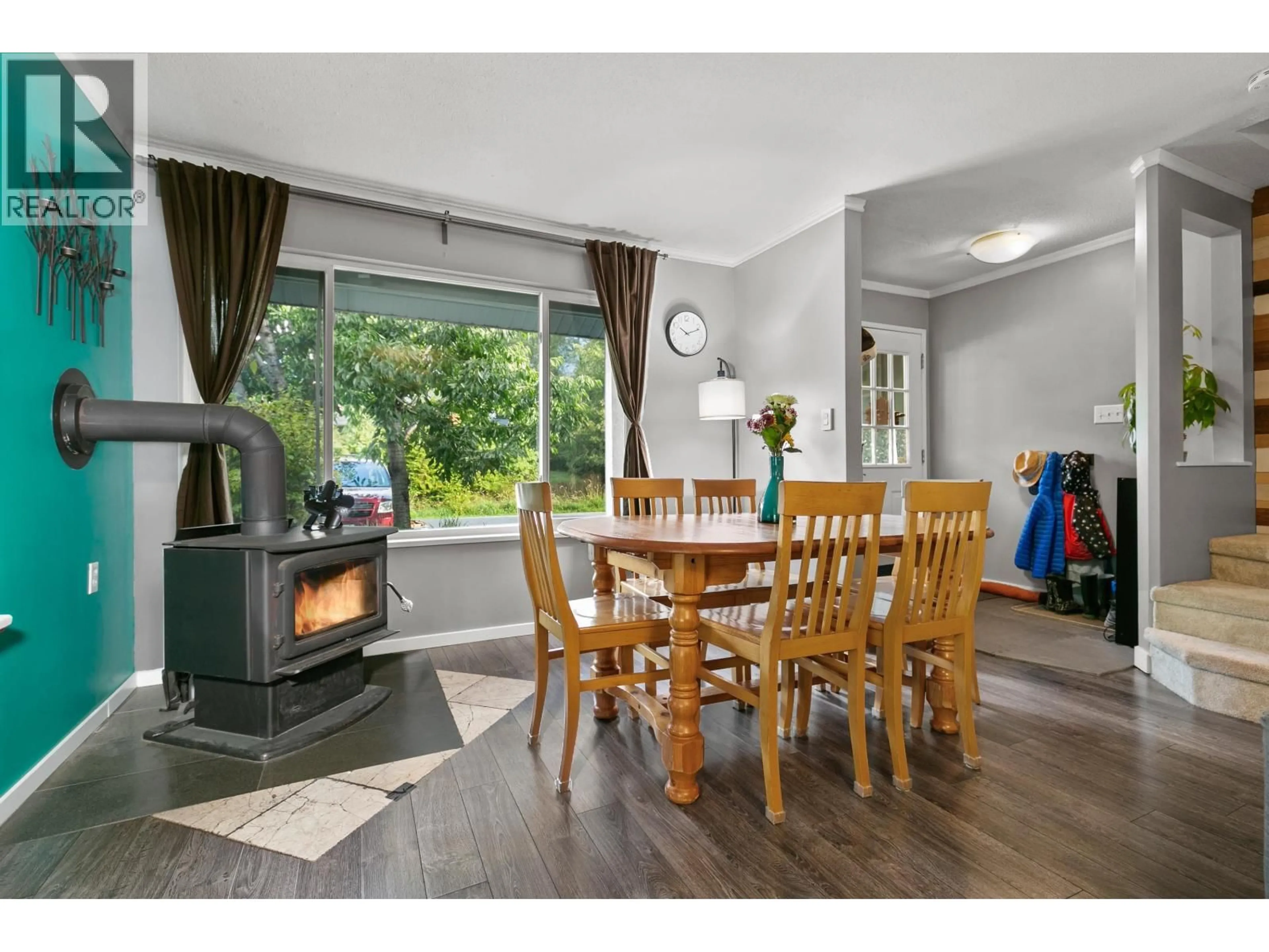 Dining room, wood/laminate floor for 17 - 7416 FLINT STREET, Pemberton British Columbia V0N2L1