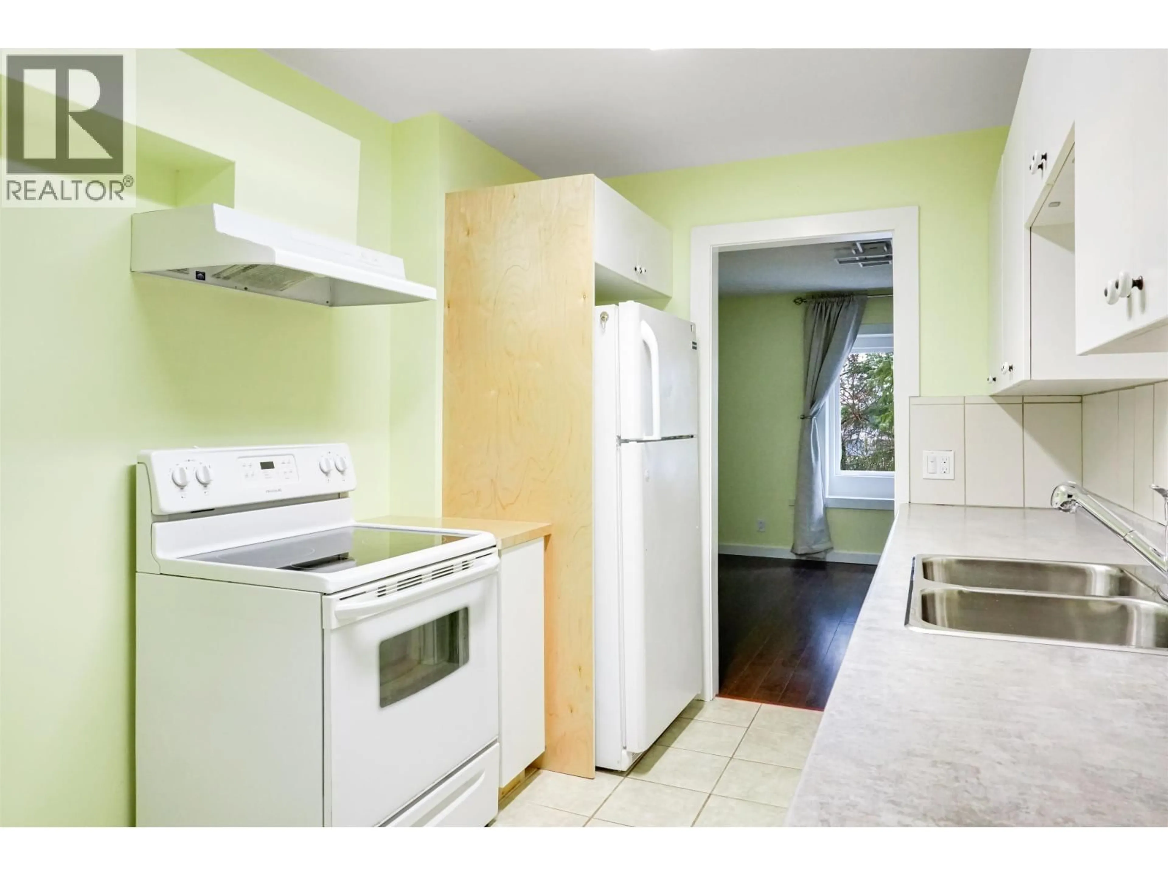 Standard kitchen, unknown for 91 ORIOLE STREET, Kitimat British Columbia V8C1M6