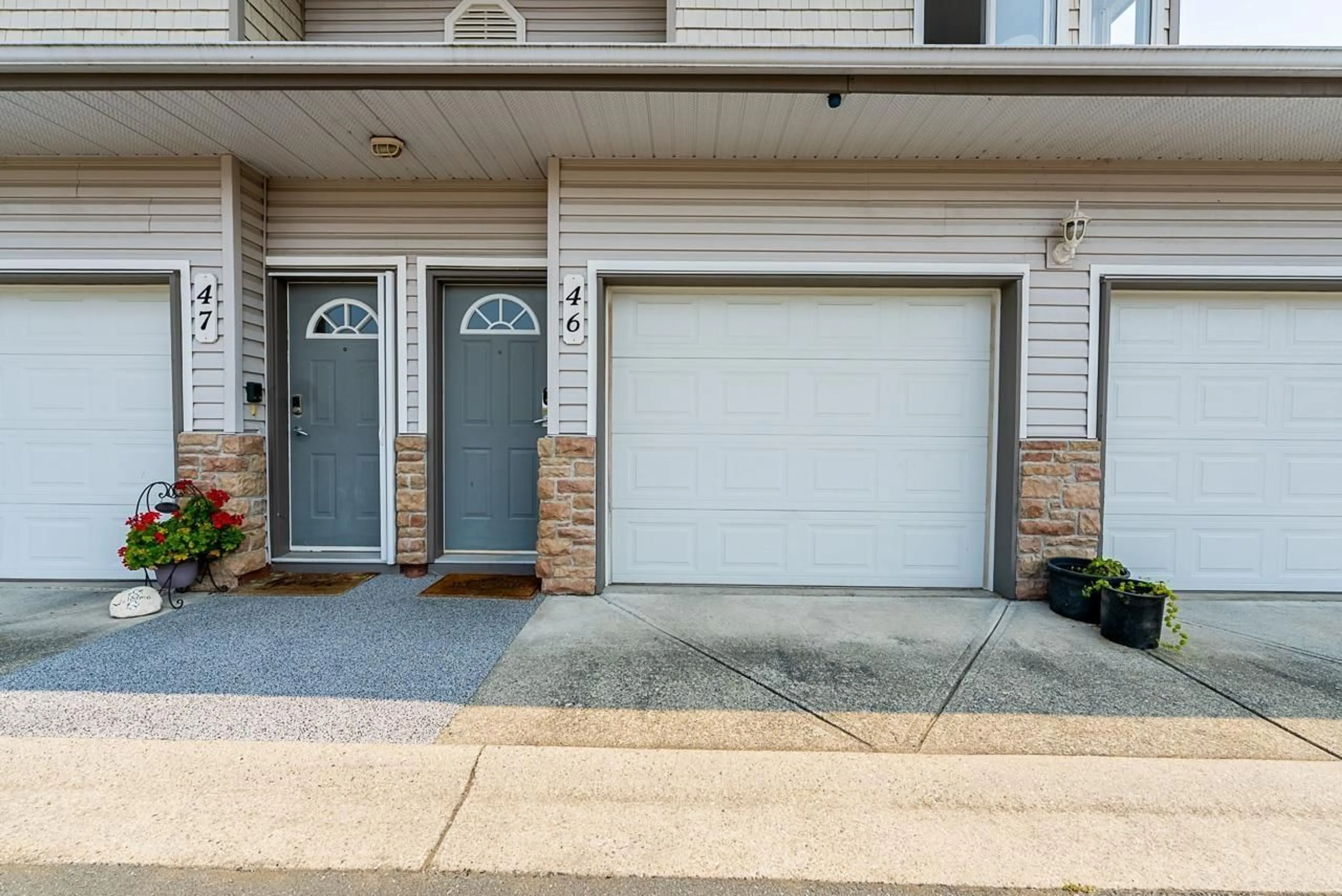 Indoor entryway for 46 - 15060 66A AVENUE, Surrey British Columbia V3S2A5