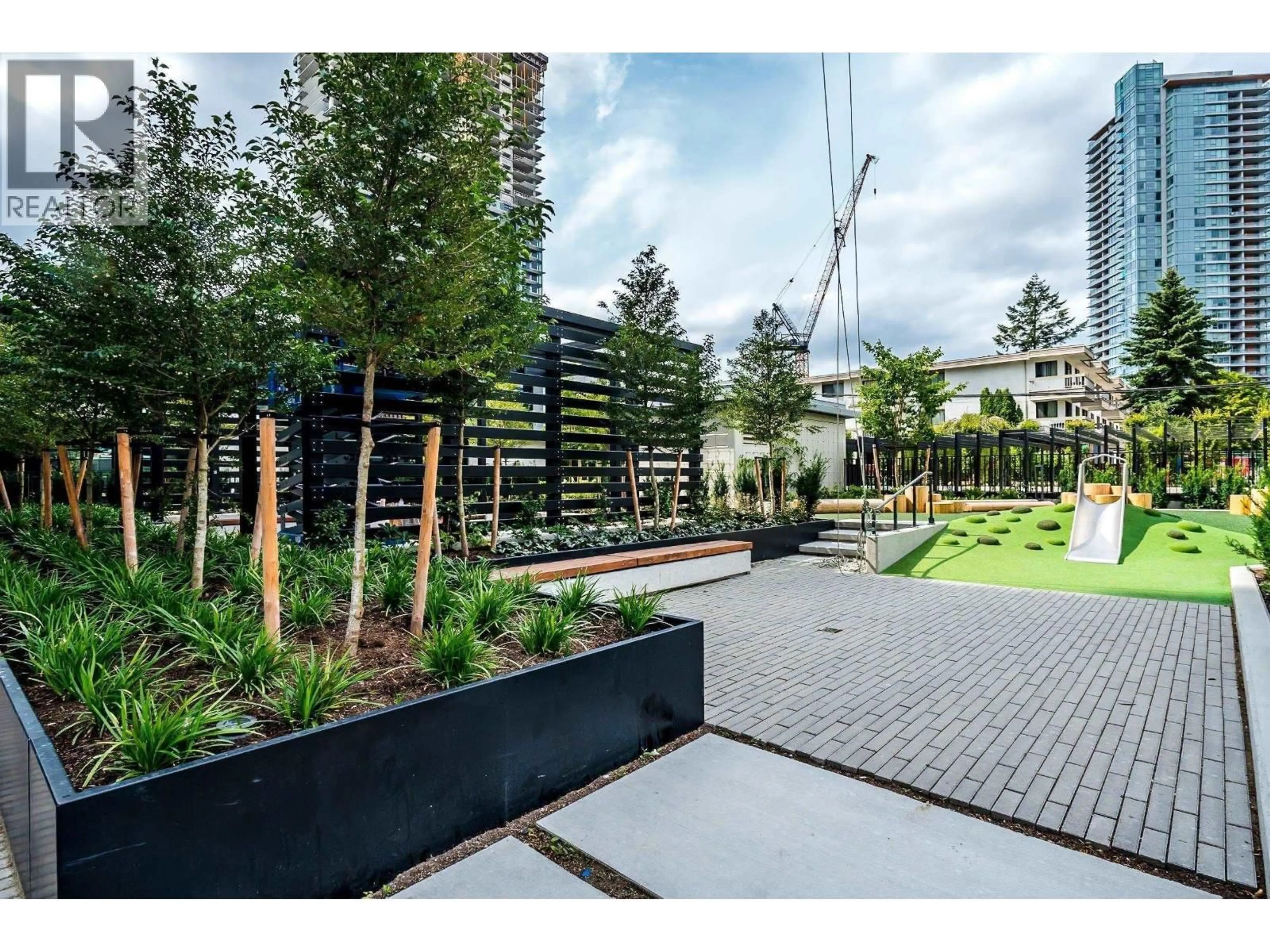 Patio, street for 2002 - 5987 WILSON AVENUE, Burnaby British Columbia V5H0L7