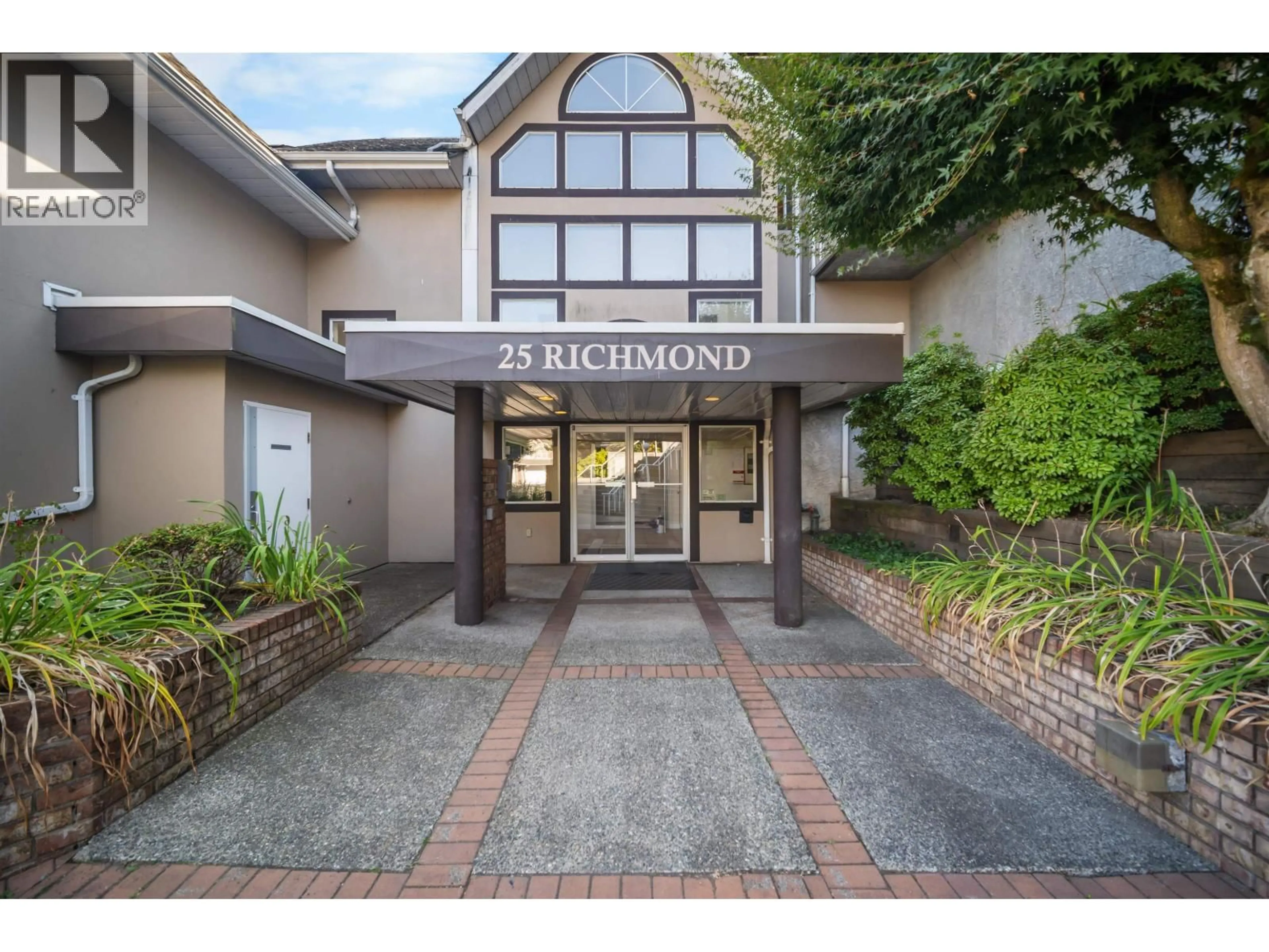Indoor foyer for 504 - 25 RICHMOND STREET, New Westminster British Columbia V3L5P9