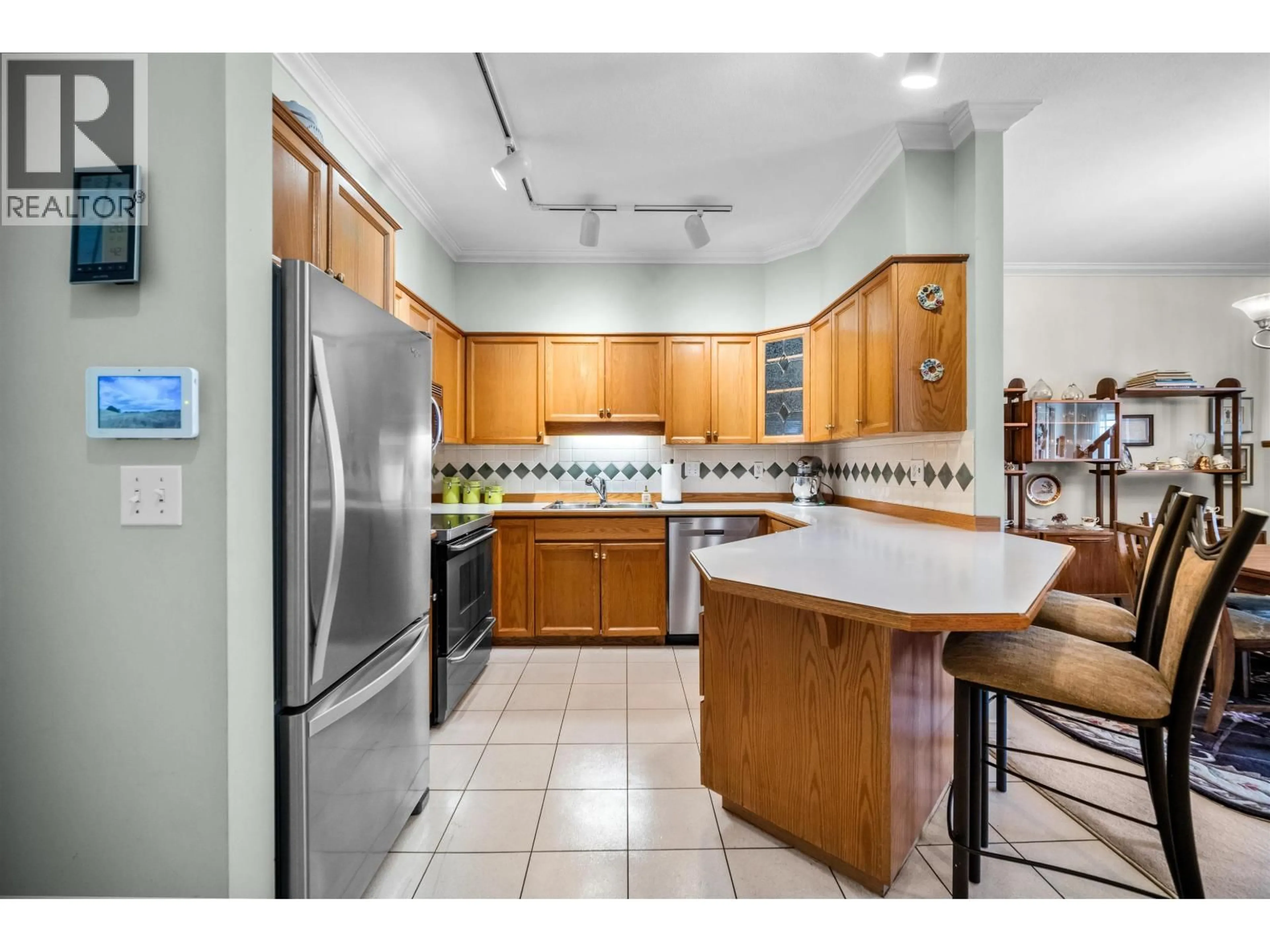 Standard kitchen, ceramic/tile floor for 504 - 25 RICHMOND STREET, New Westminster British Columbia V3L5P9