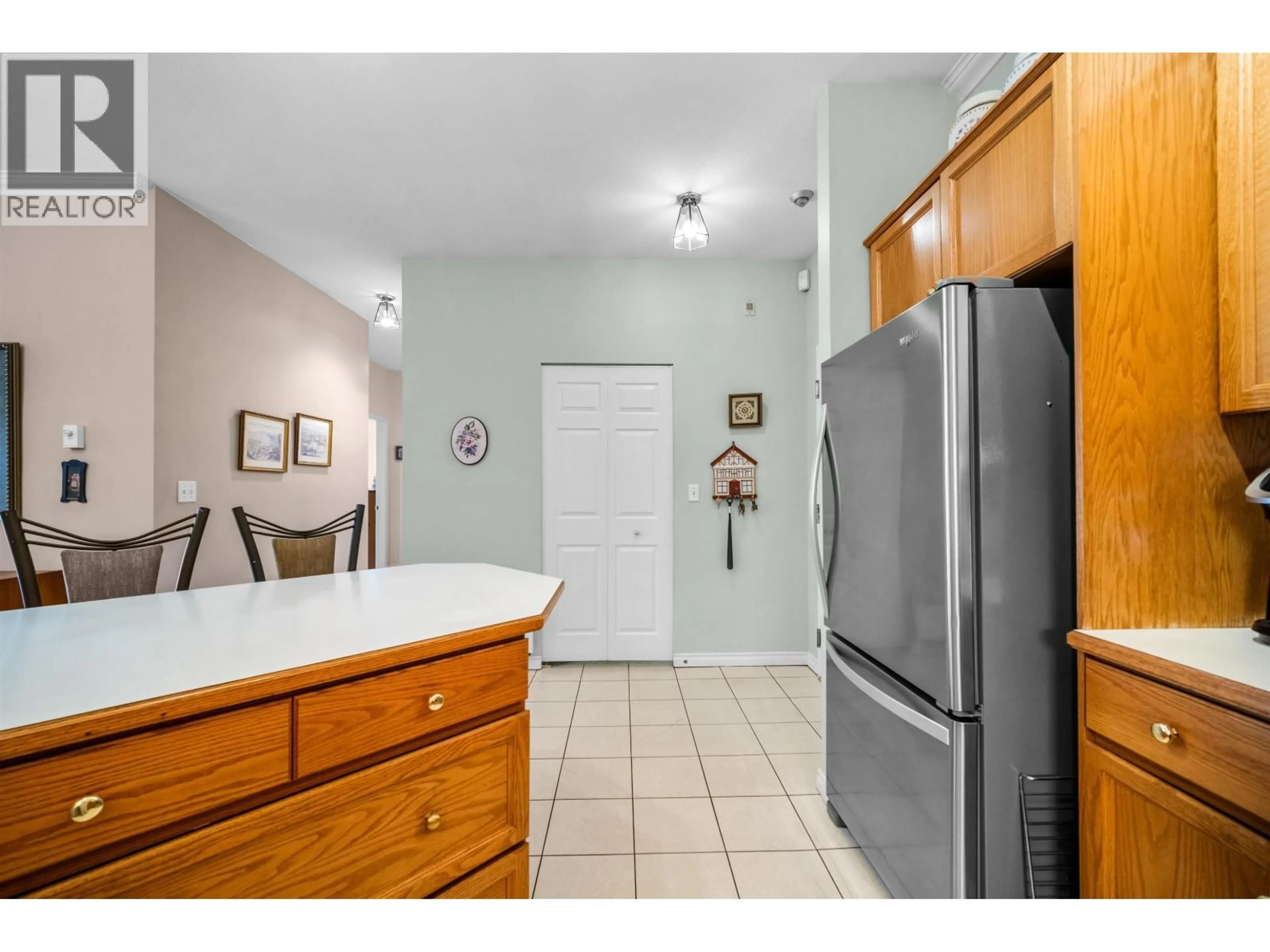 Standard kitchen, ceramic/tile floor for 504 - 25 RICHMOND STREET, New Westminster British Columbia V3L5P9