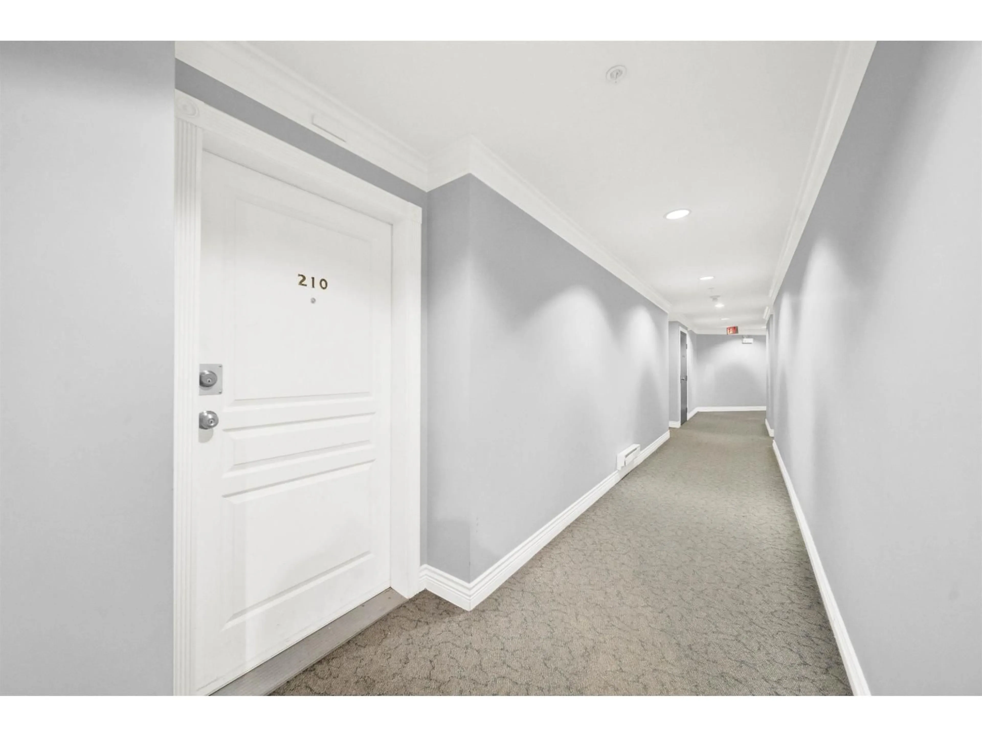 Indoor foyer for 210 - 8115 121A STREET, Surrey British Columbia V3W1J2