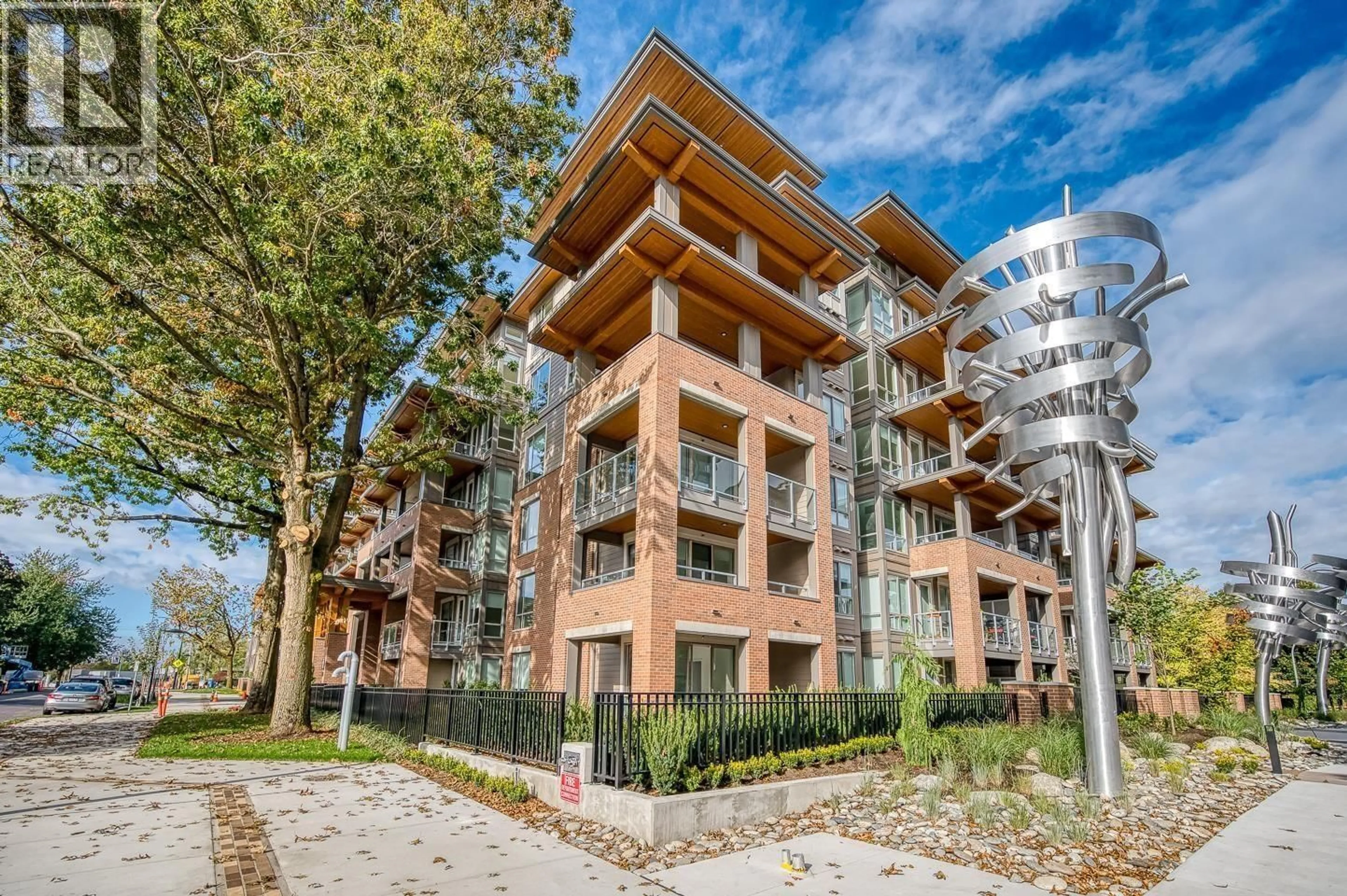 Patio, building for 106 - 7133 14 AVENUE, Burnaby British Columbia V3N0H5