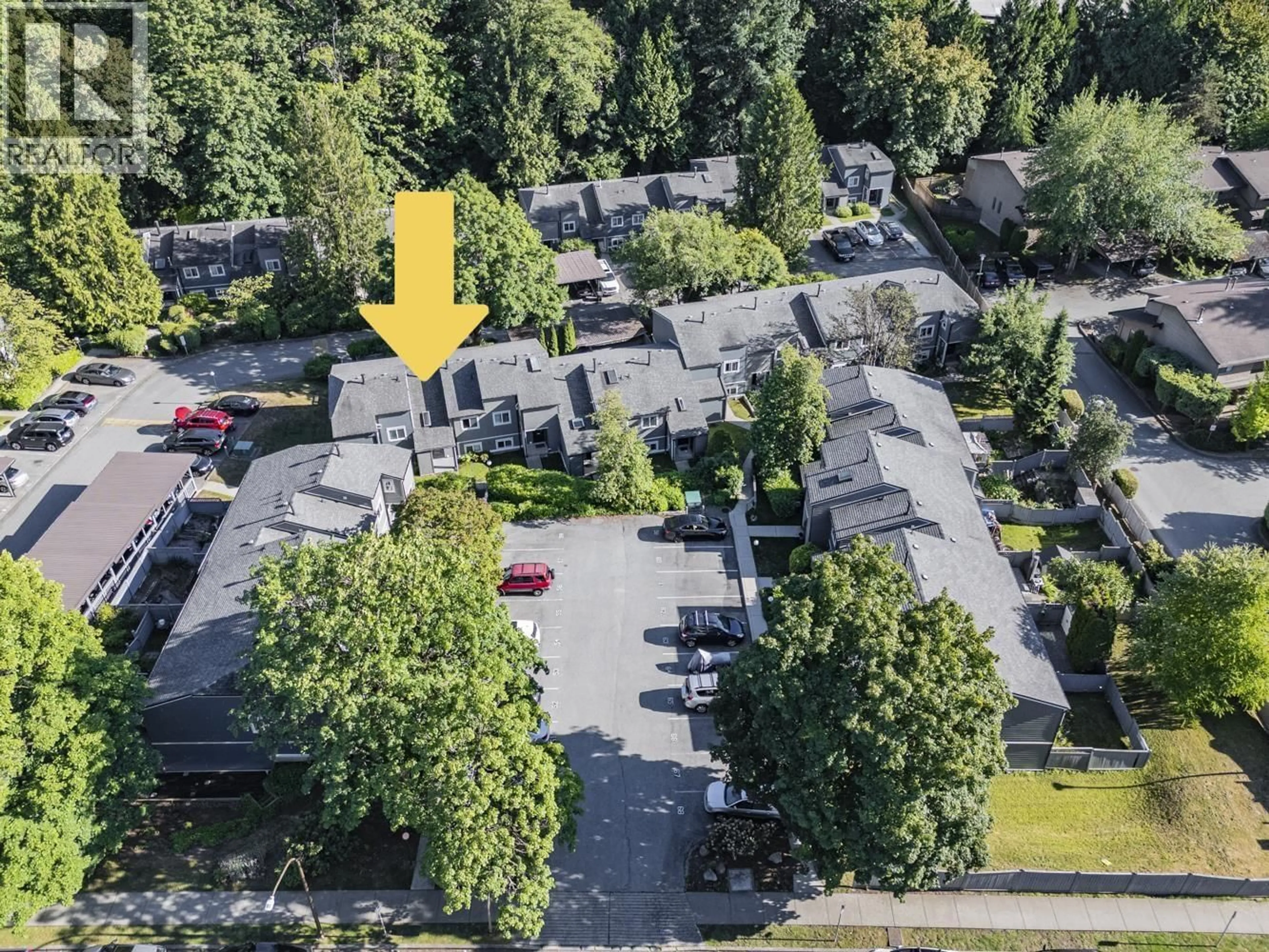A pic from outside/outdoor area/front of a property/back of a property/a pic from drone, street for 2757 ELLERSLIE AVENUE, Burnaby British Columbia V5B4R9