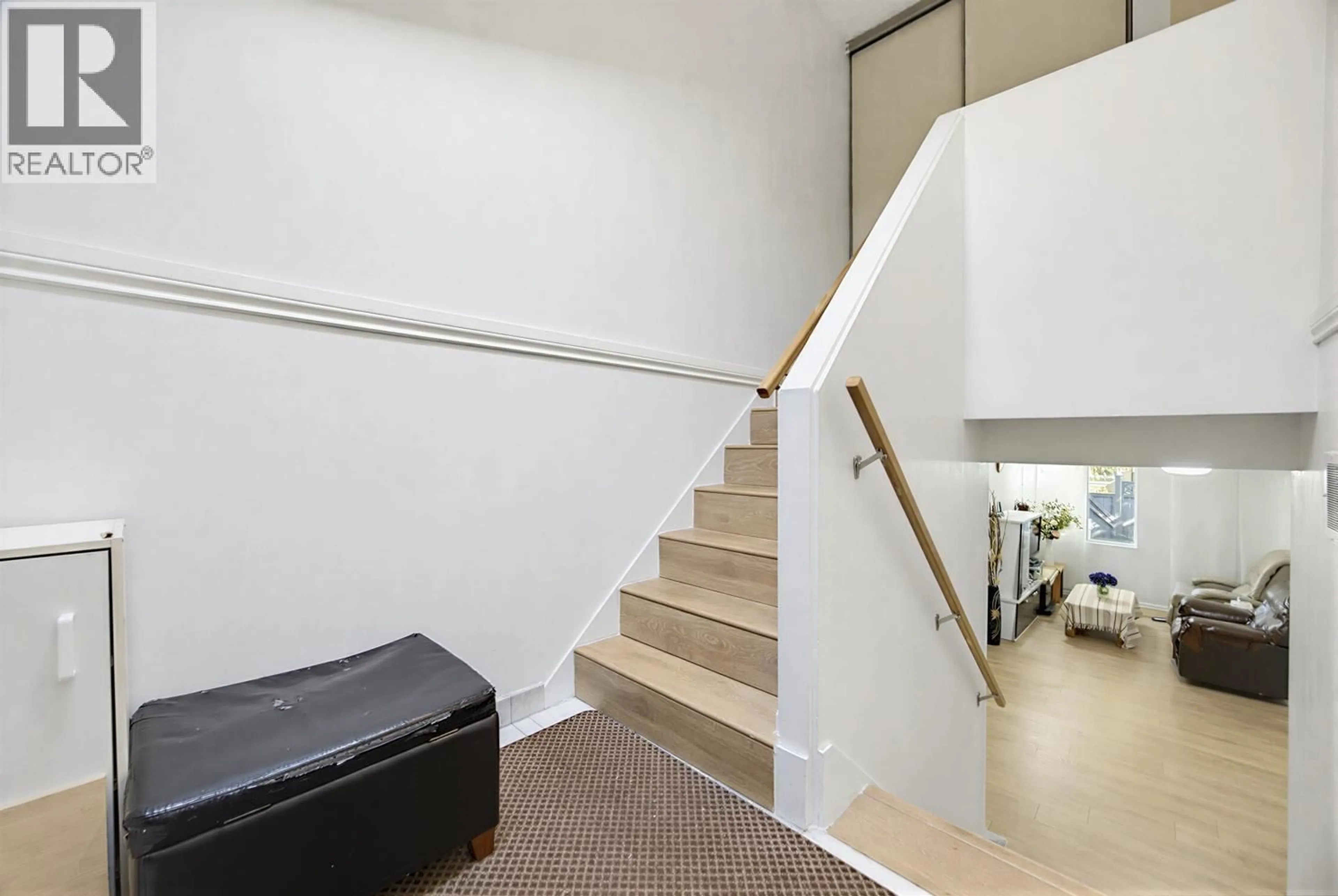 Stairs for 2757 ELLERSLIE AVENUE, Burnaby British Columbia V5B4R9