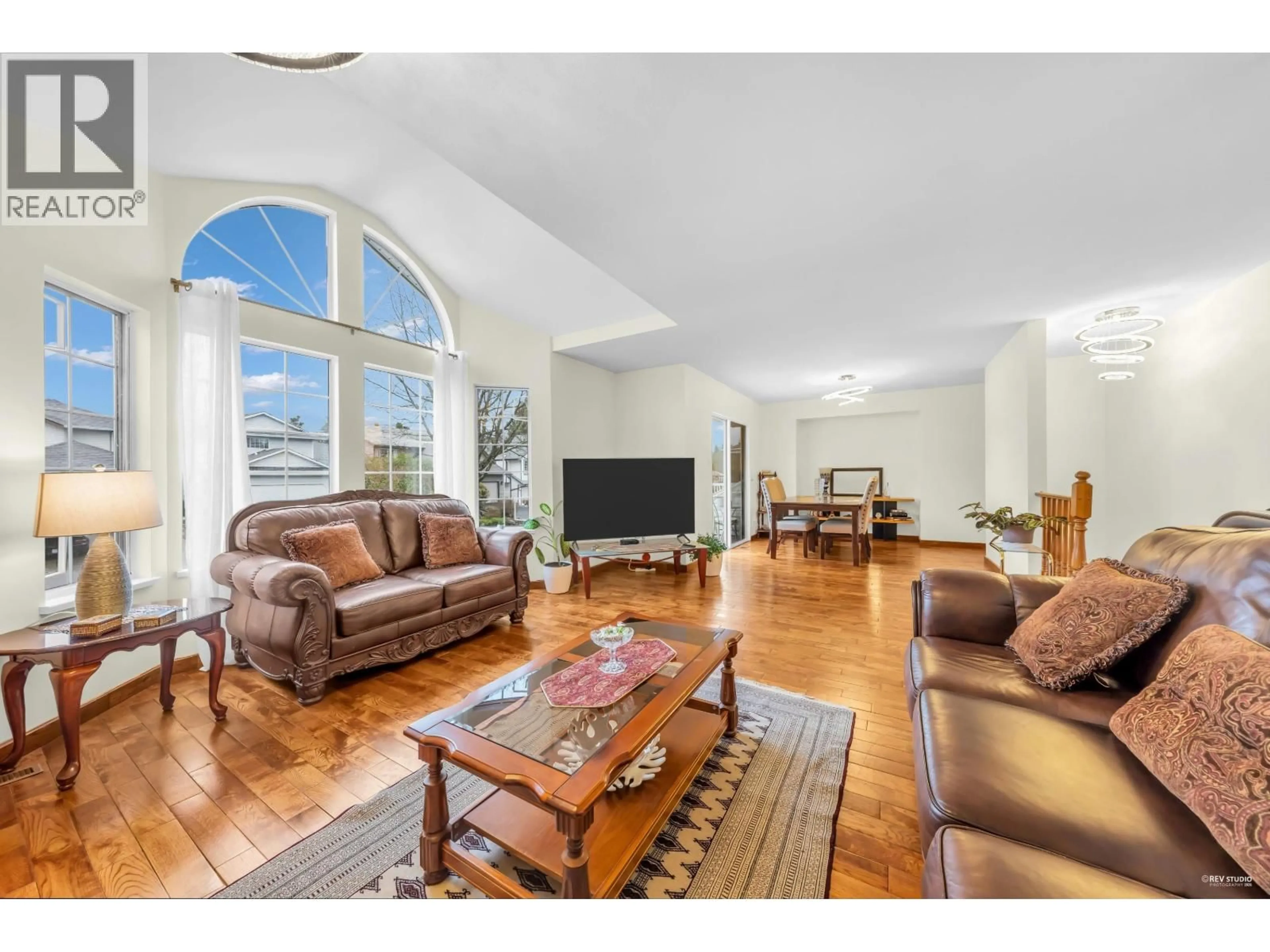 Living room with furniture, wood/laminate floor for 1382 SUTHERLAND AVENUE, Port Coquitlam British Columbia V3B7G7