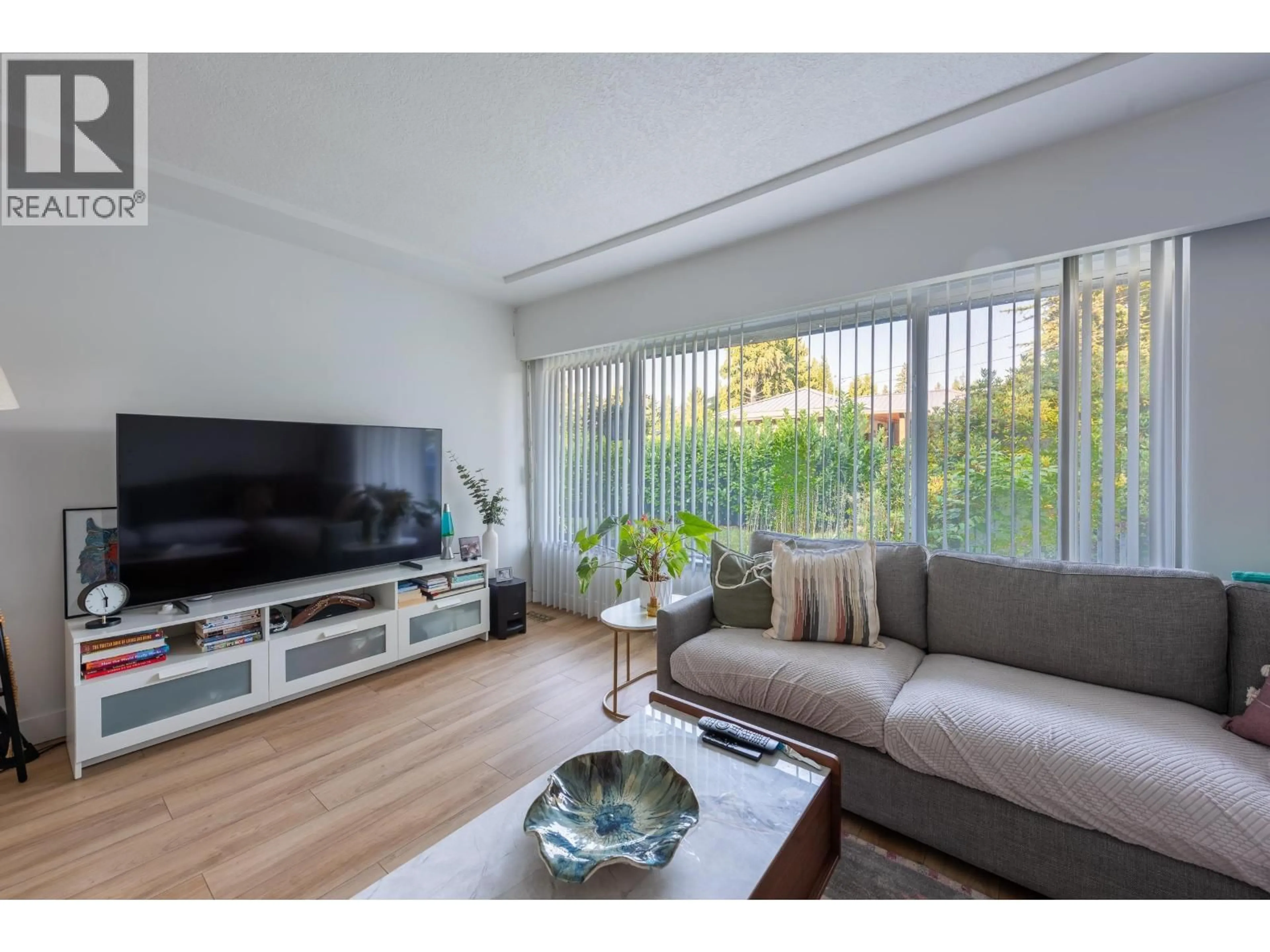 Living room with furniture, unknown for 1209 RIDGE COURT, Coquitlam British Columbia V3J5M4