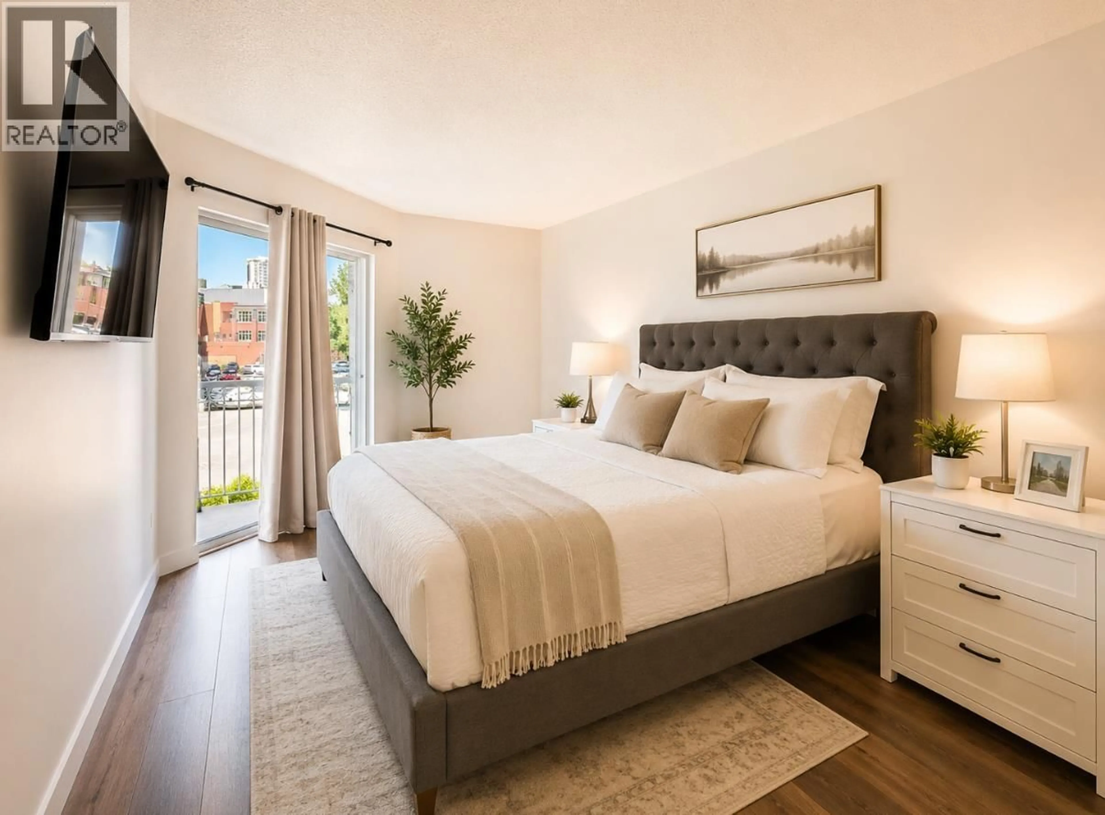 Bedroom with bed, unknown for 303 - 2973 BURLINGTON DRIVE, Coquitlam British Columbia V3B6X1