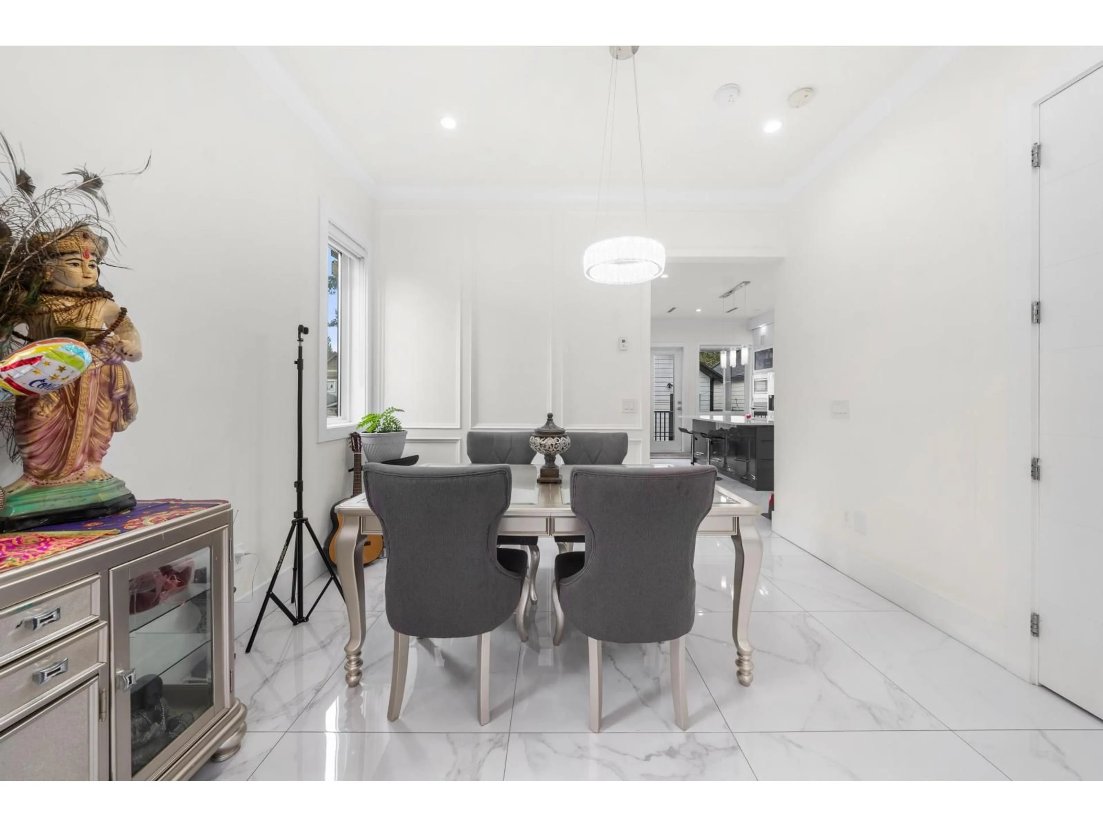 Dining room, ceramic/tile floor for 6021 128A STREET, Surrey British Columbia V3X2L3