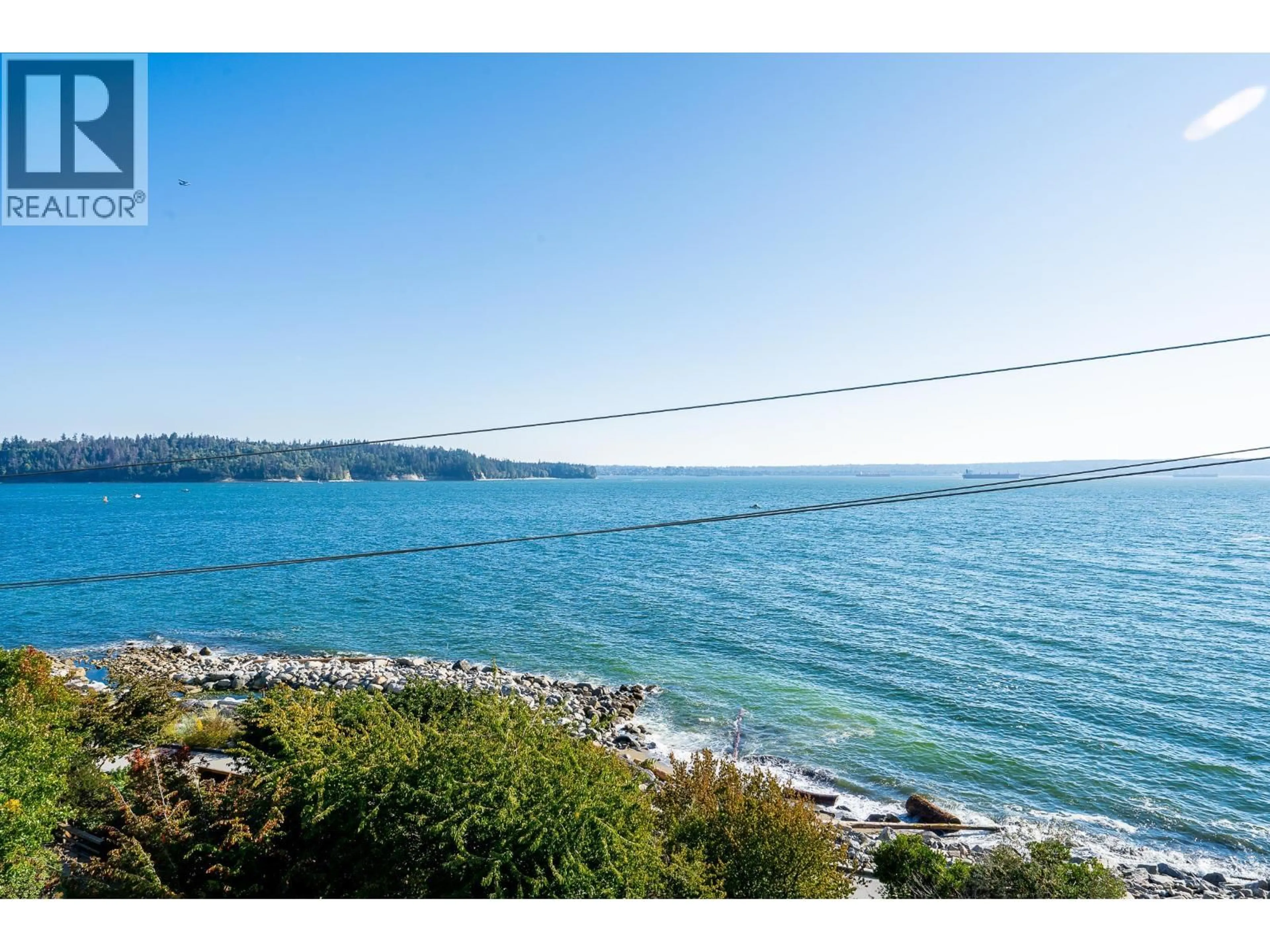 A pic from outside/outdoor area/front of a property/back of a property/a pic from drone, water/lake/river/ocean view for 301 - 1930 BELLEVUE AVENUE, West Vancouver British Columbia V7V1B5