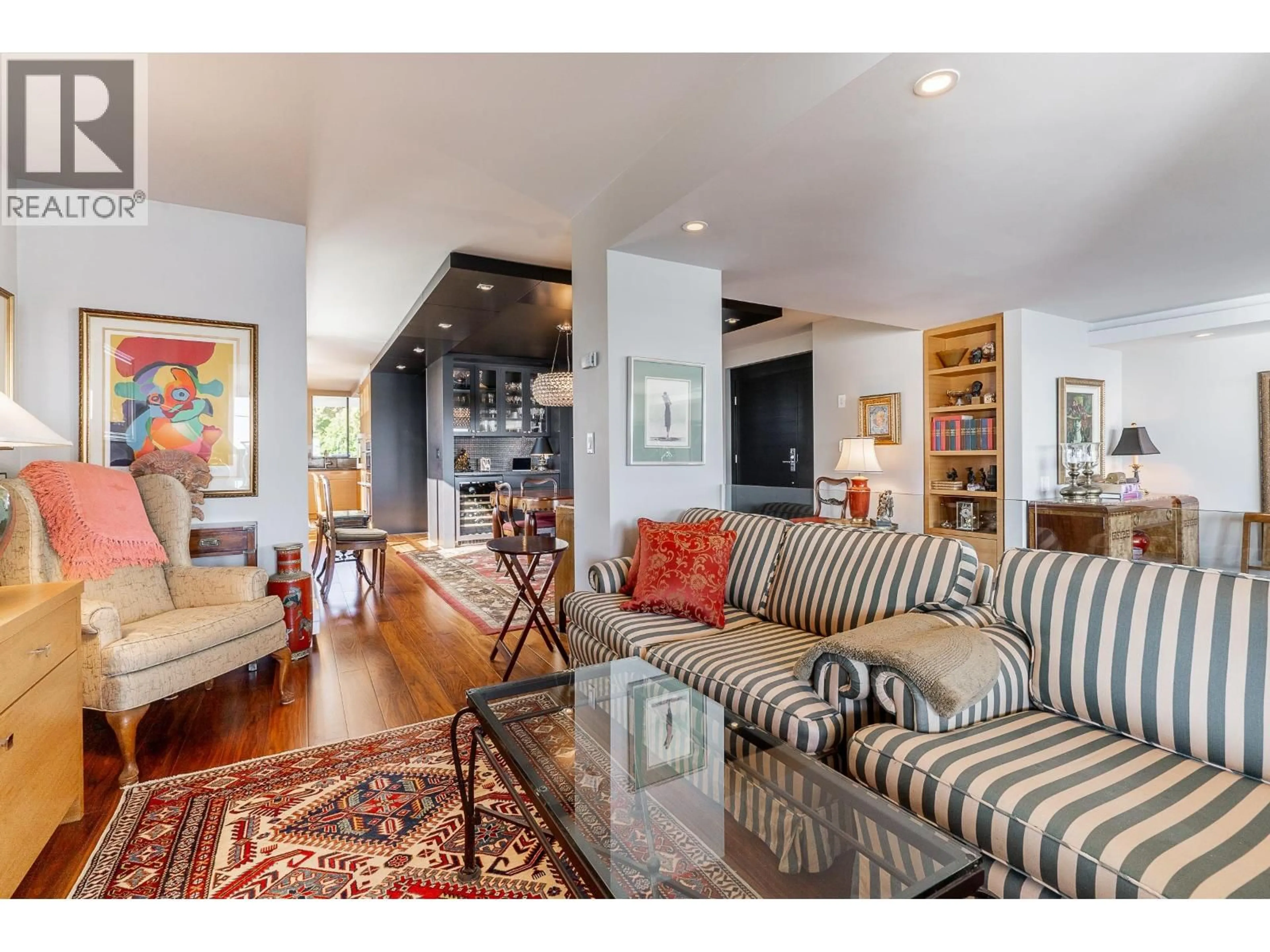 Living room with furniture, unknown for 301 - 1930 BELLEVUE AVENUE, West Vancouver British Columbia V7V1B5