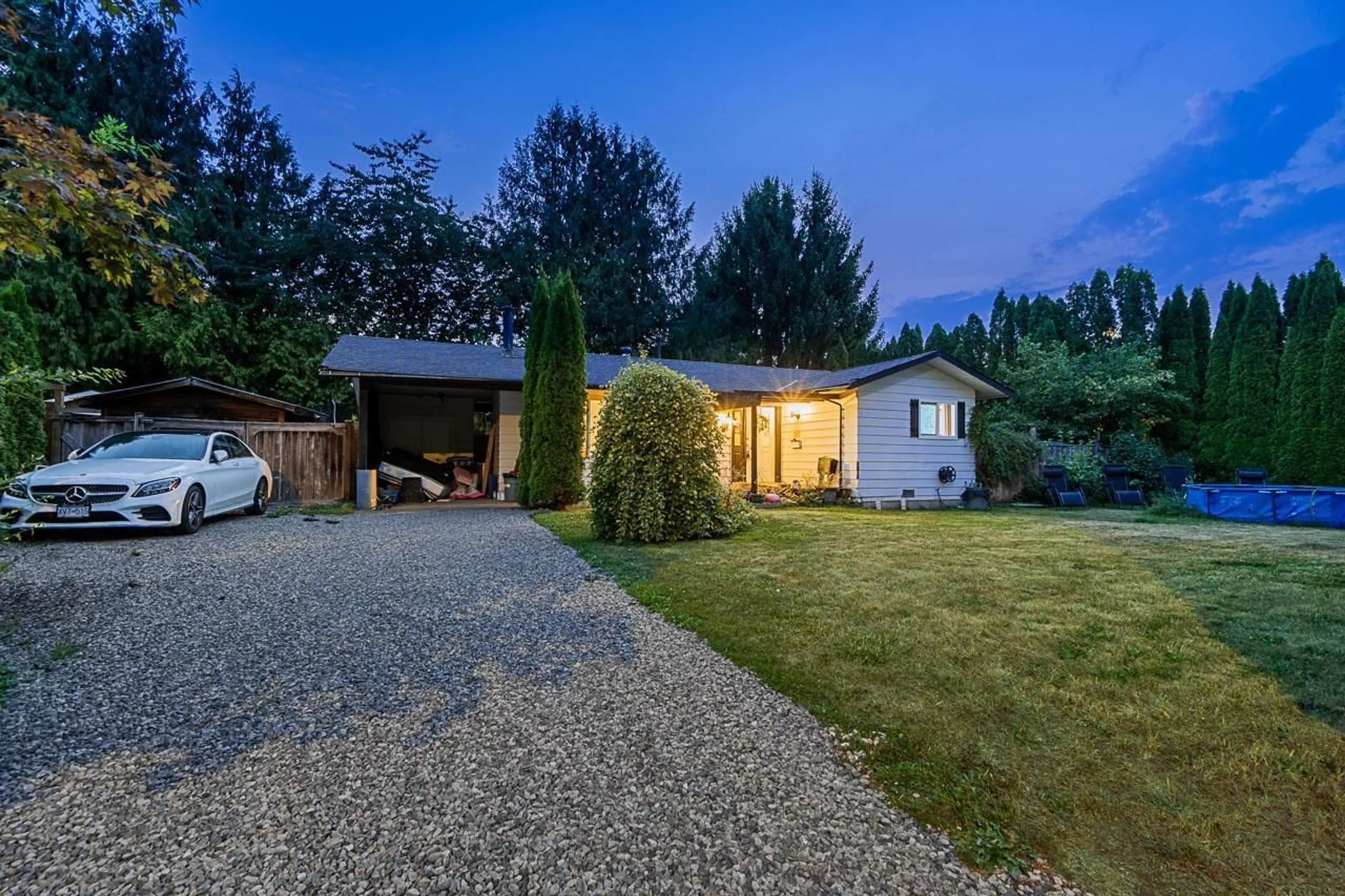 A pic from outside/outdoor area/front of a property/back of a property/a pic from drone, street for 2787 270B STREET, Langley British Columbia V4W3A3