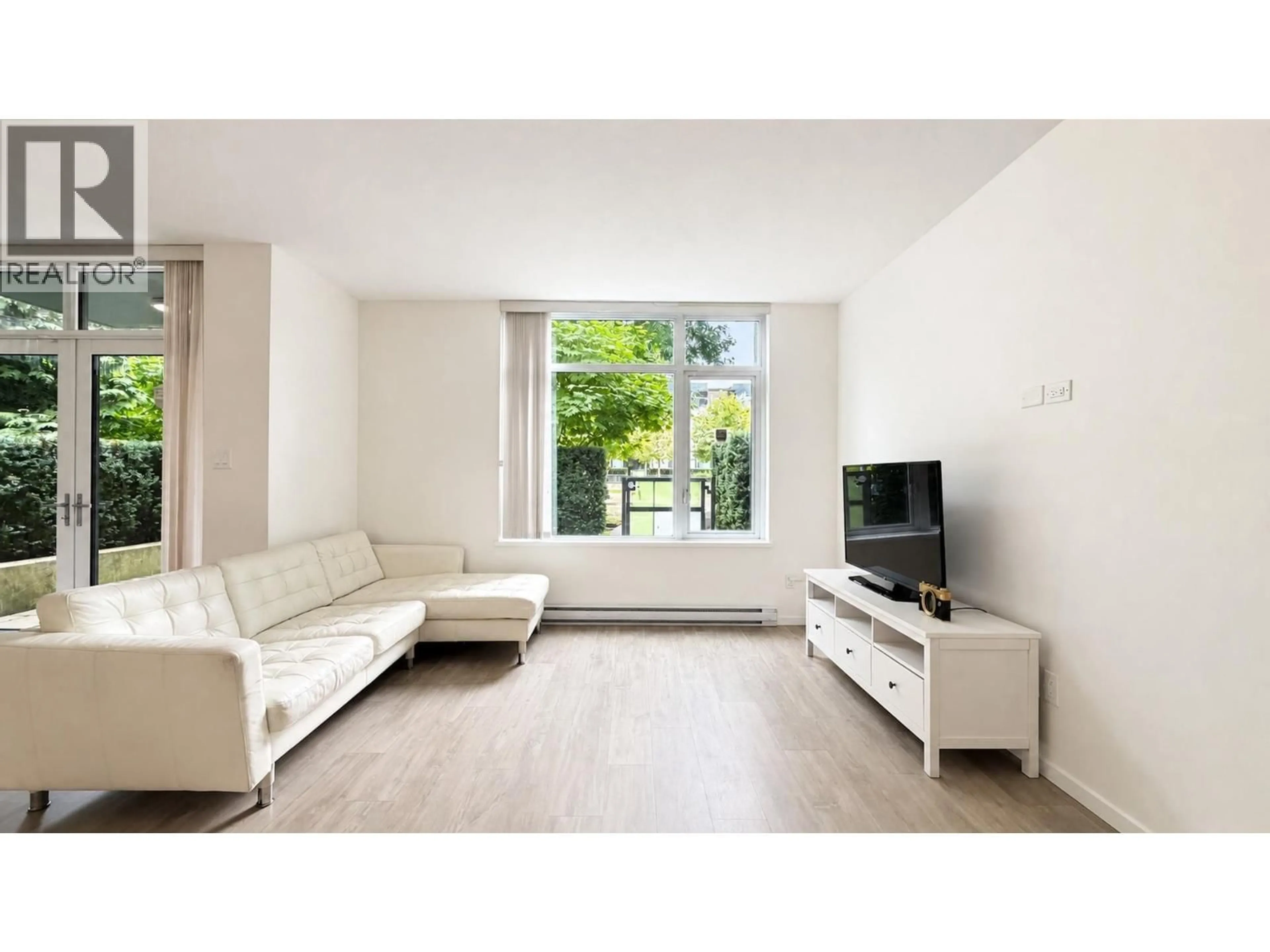 Living room with furniture, unknown for 1 - 6638 DUNBLANE AVENUE, Burnaby British Columbia V5H0G8