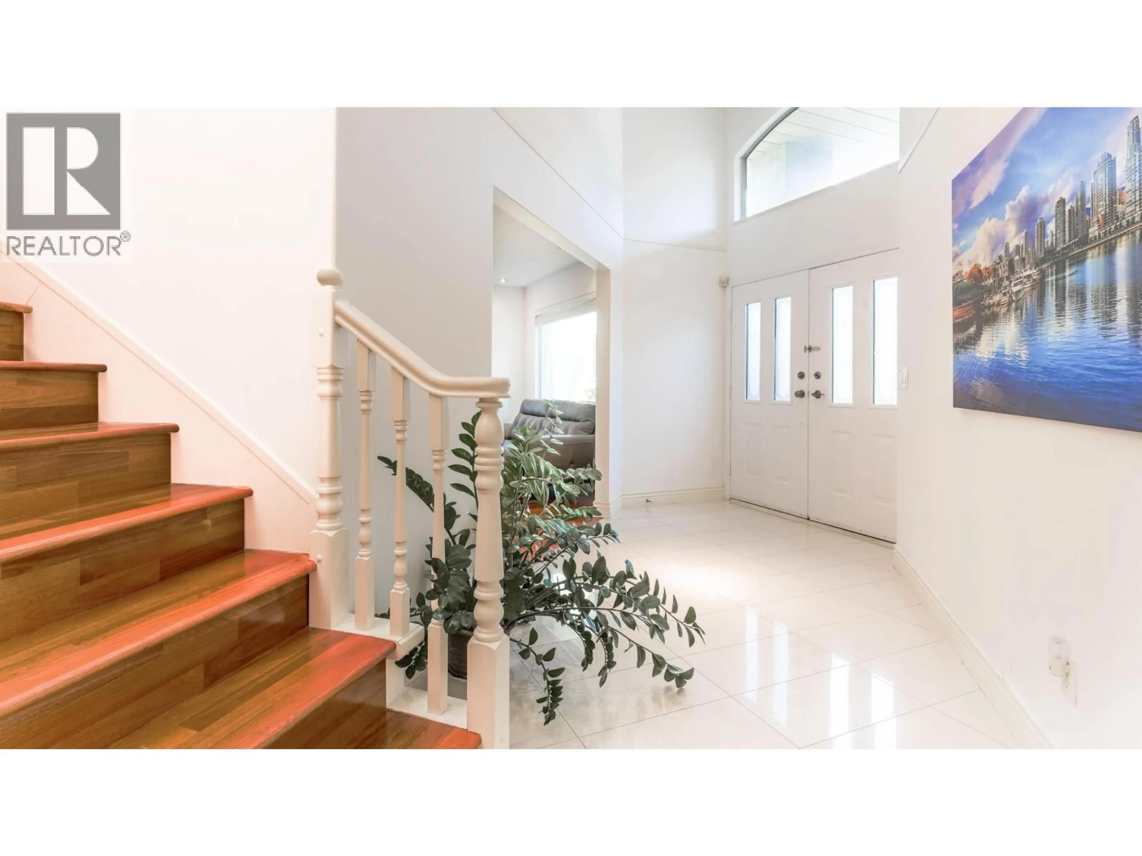 Indoor foyer for 12431 HARRISON AVENUE, Richmond British Columbia V6M4M3