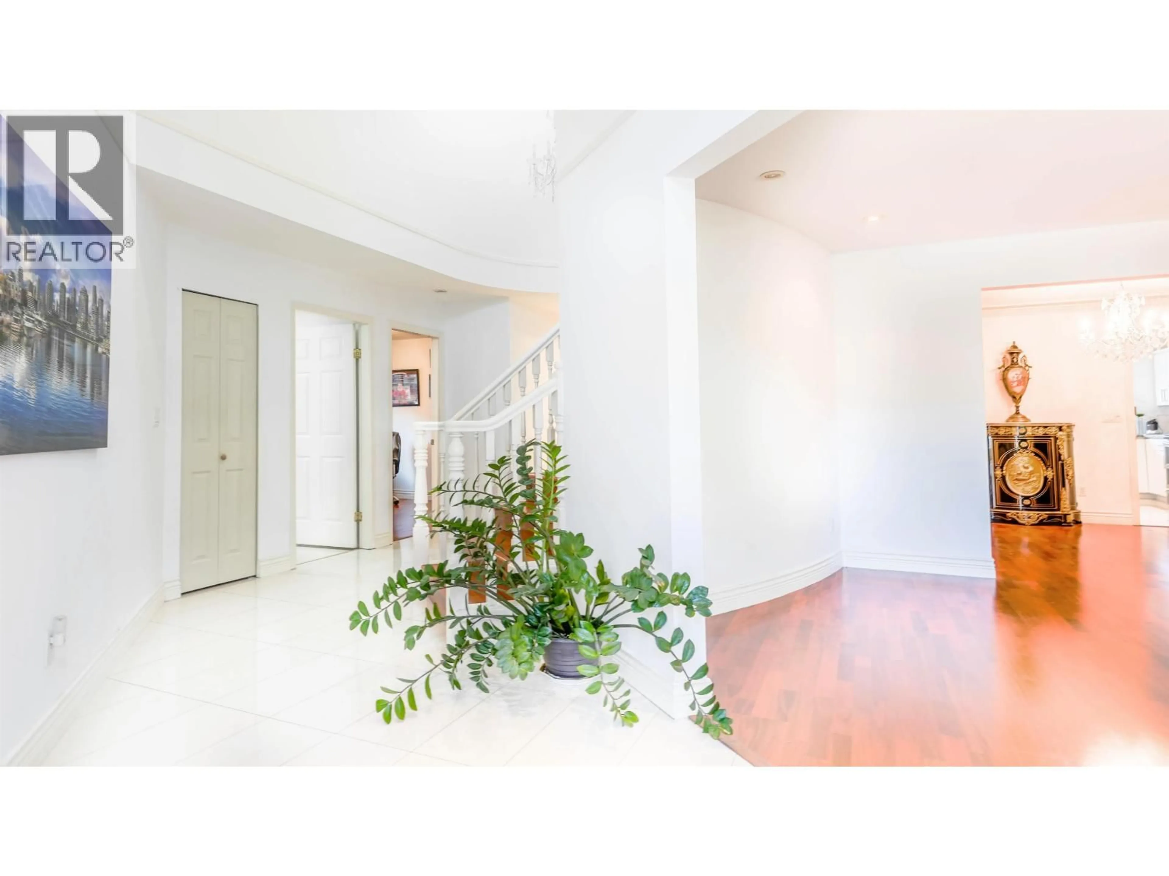 Indoor entryway for 12431 HARRISON AVENUE, Richmond British Columbia V6M4M3