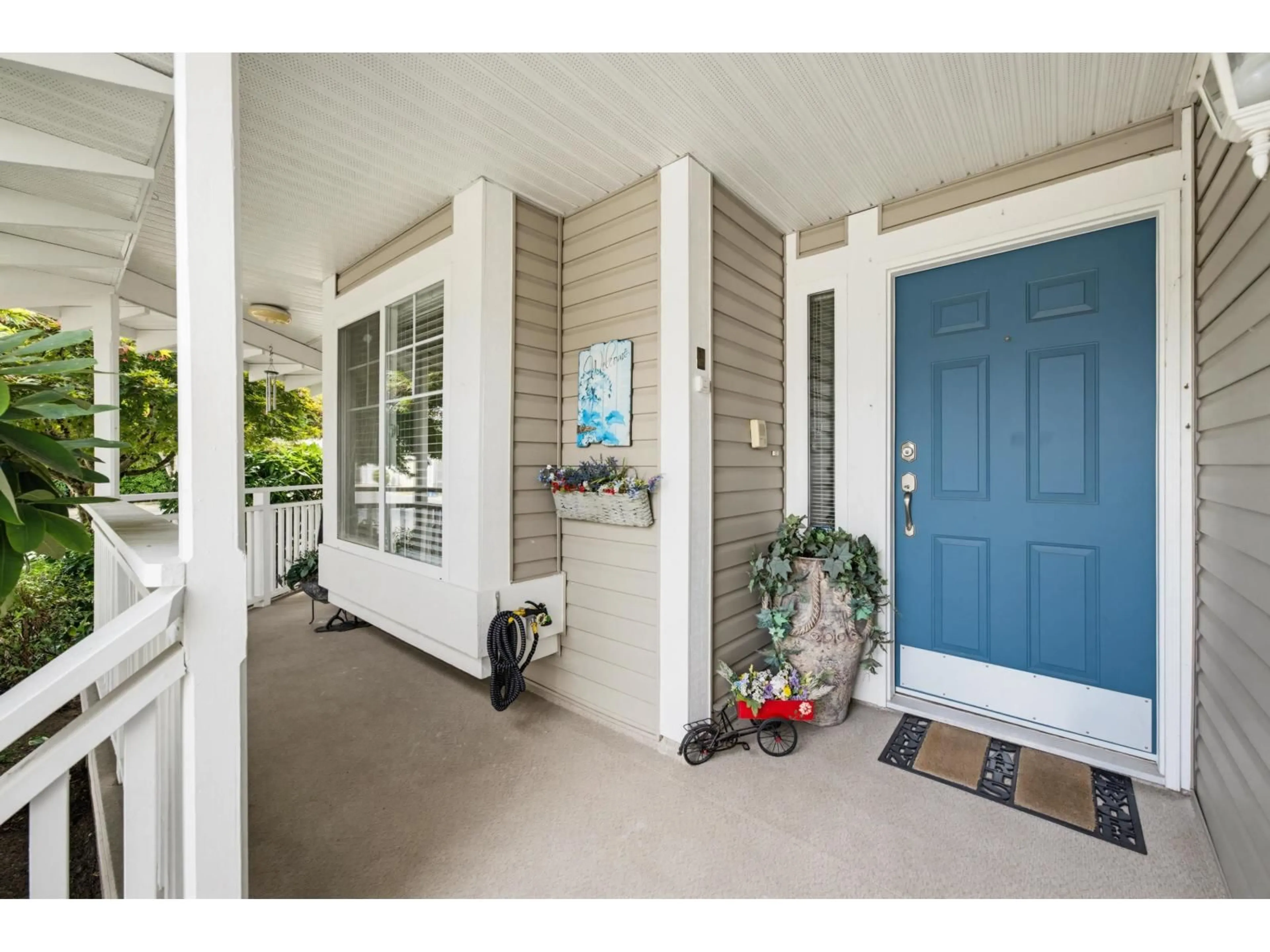 Indoor entryway for 44 - 20788 87 AVENUE, Langley British Columbia V1M3W7