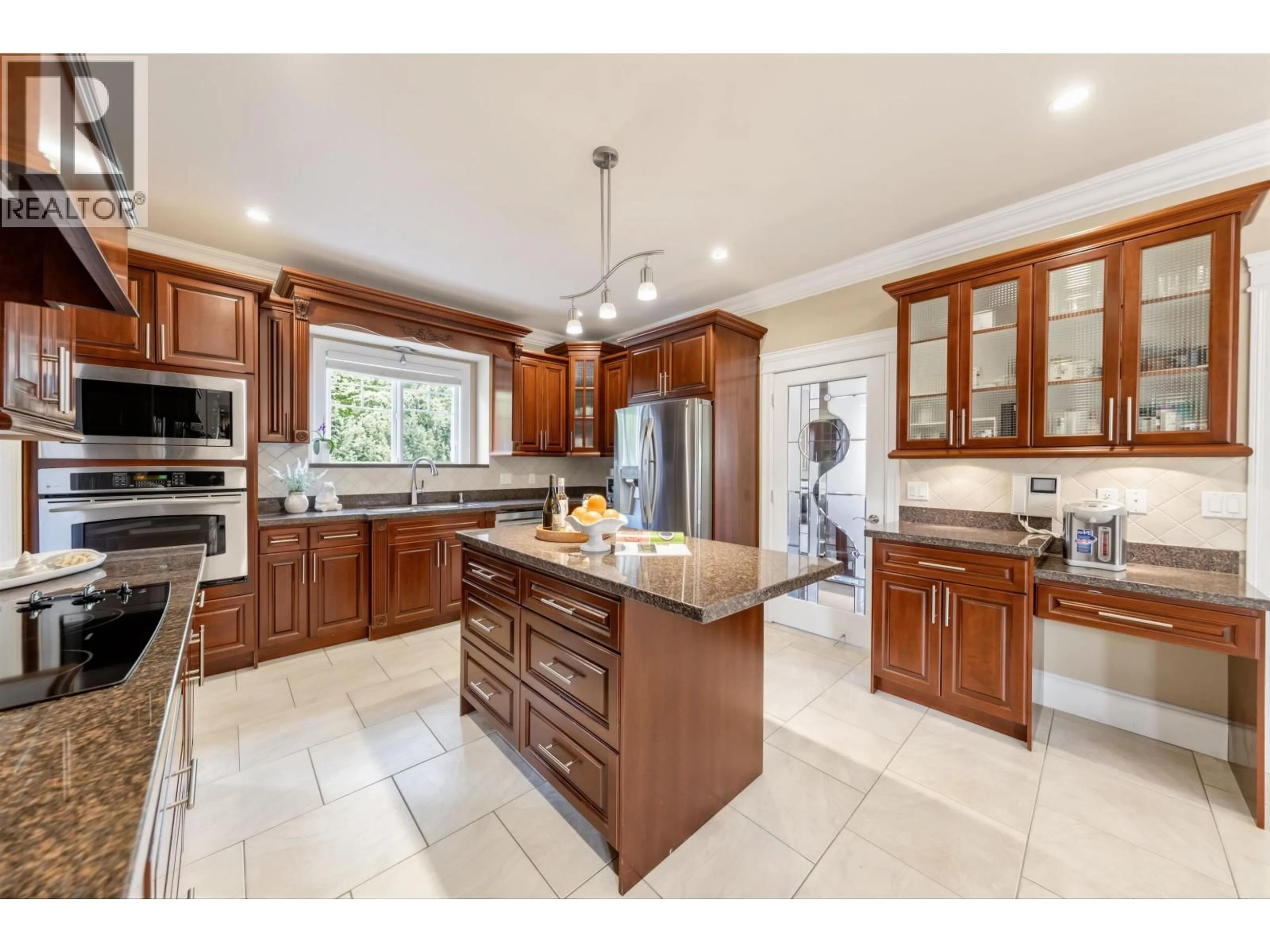 Open concept kitchen, ceramic/tile floor for 6087 MCKEE STREET, Burnaby British Columbia V5J2V6