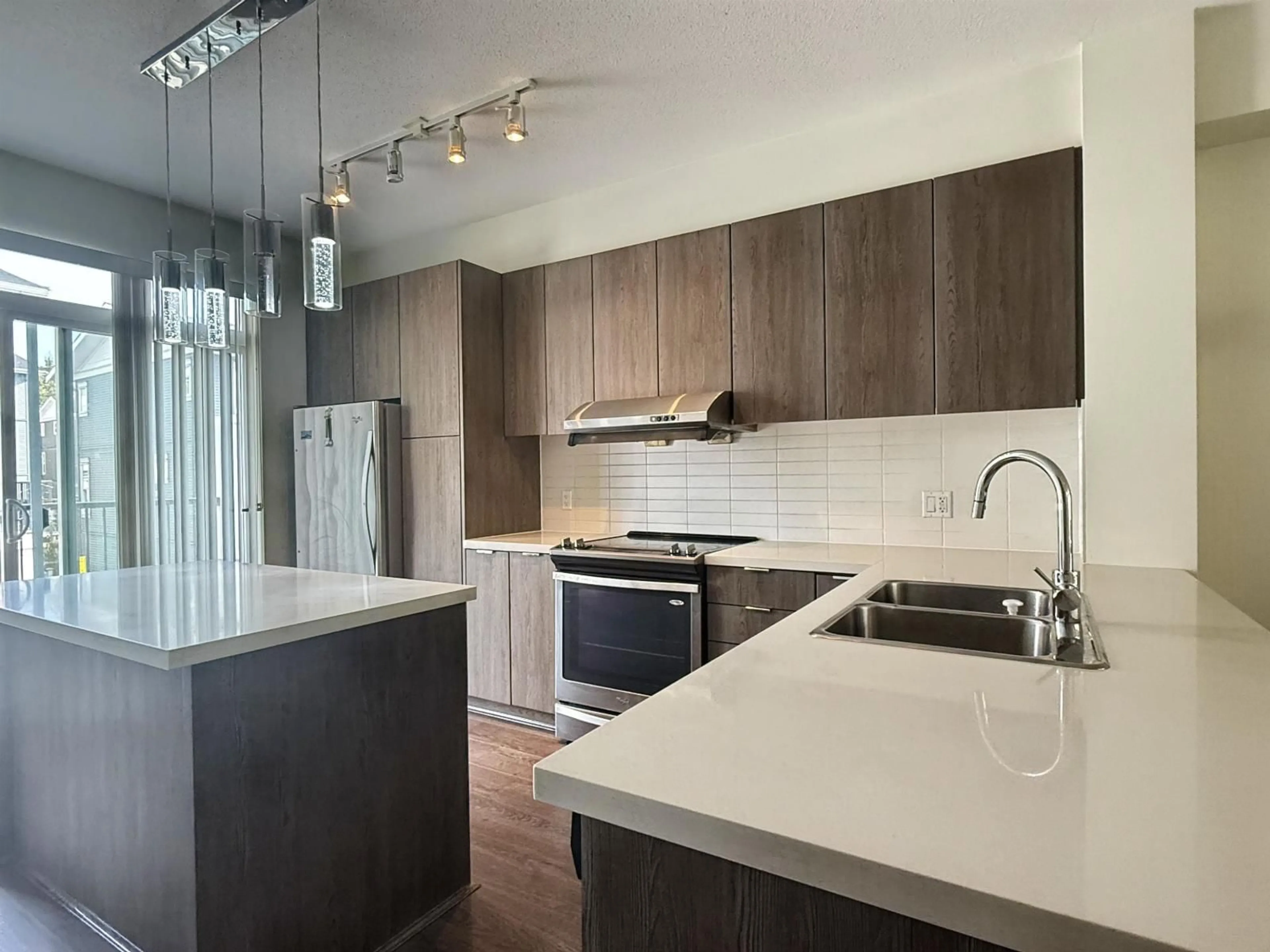 Open concept kitchen, wood/laminate floor for 43 - 10735 84 AVENUE, Delta British Columbia V4C0C7