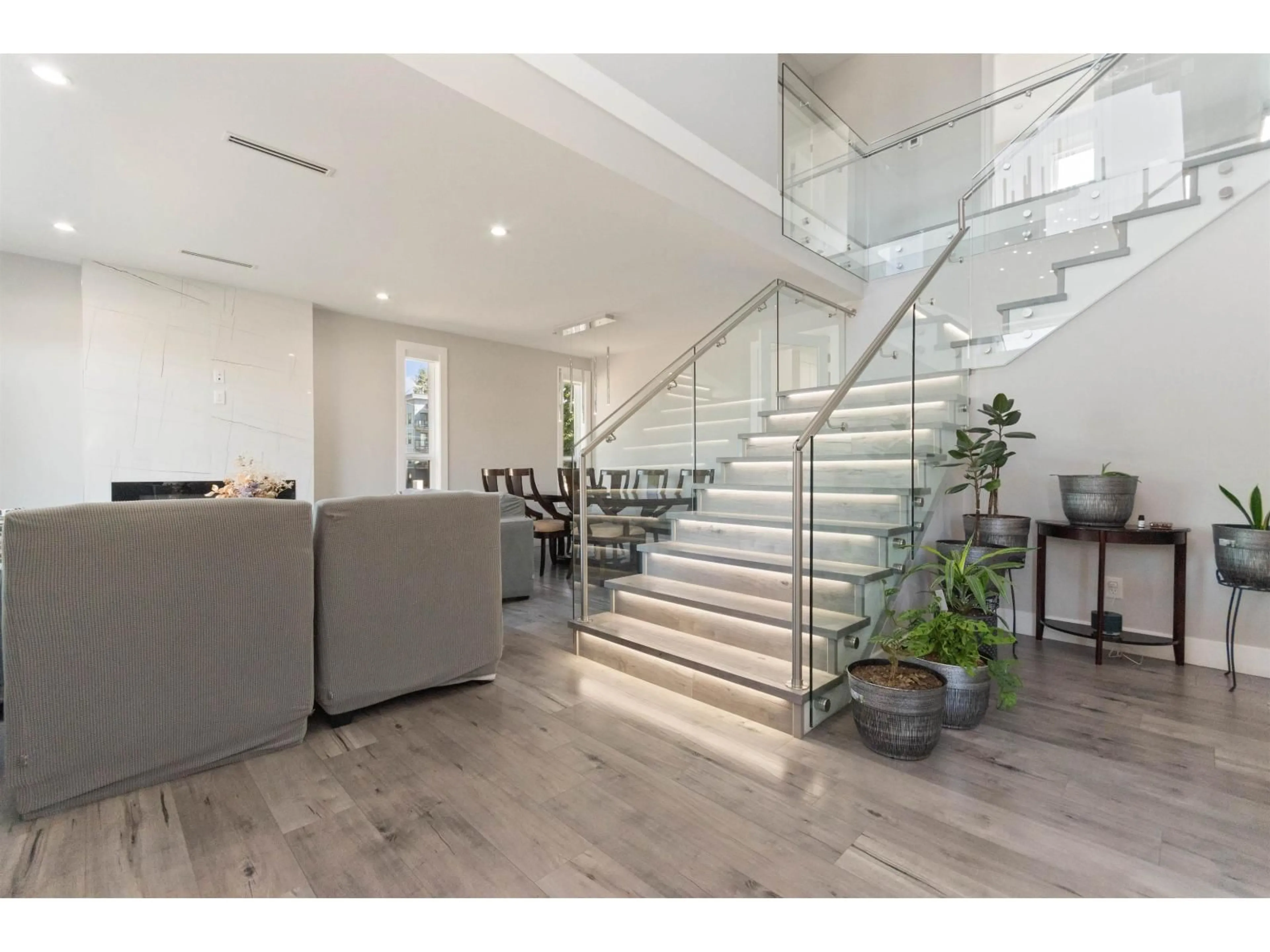 Indoor foyer for 2514 LYNDEN STREET, Abbotsford British Columbia V2T3C3