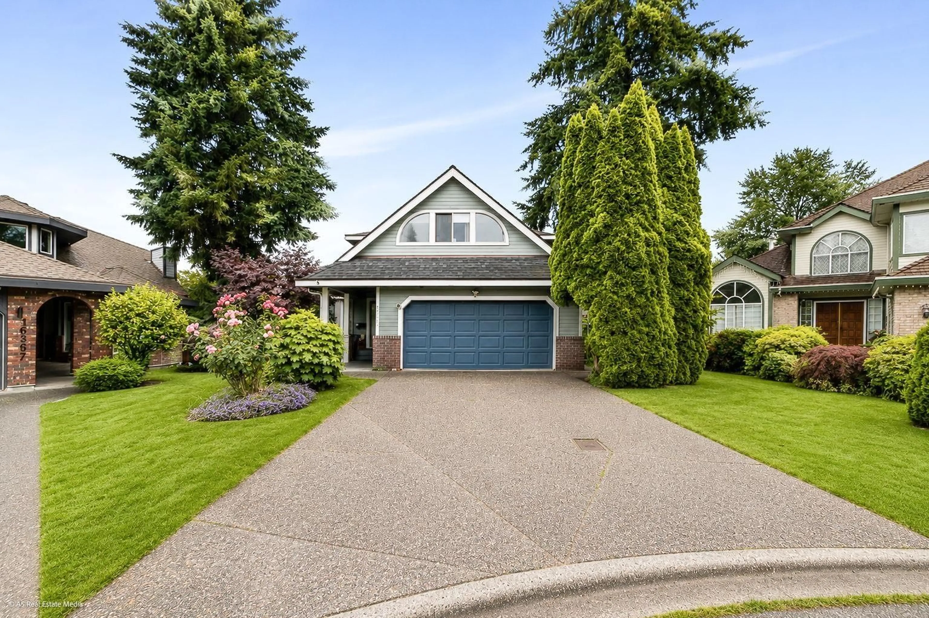 Home with vinyl exterior material, street for 16375 MIDDLEGLEN PLACE, Surrey British Columbia V4N1X7