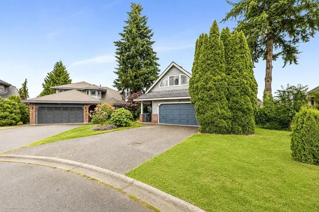 16375 MIDDLEGLEN PLACE, Surrey 2