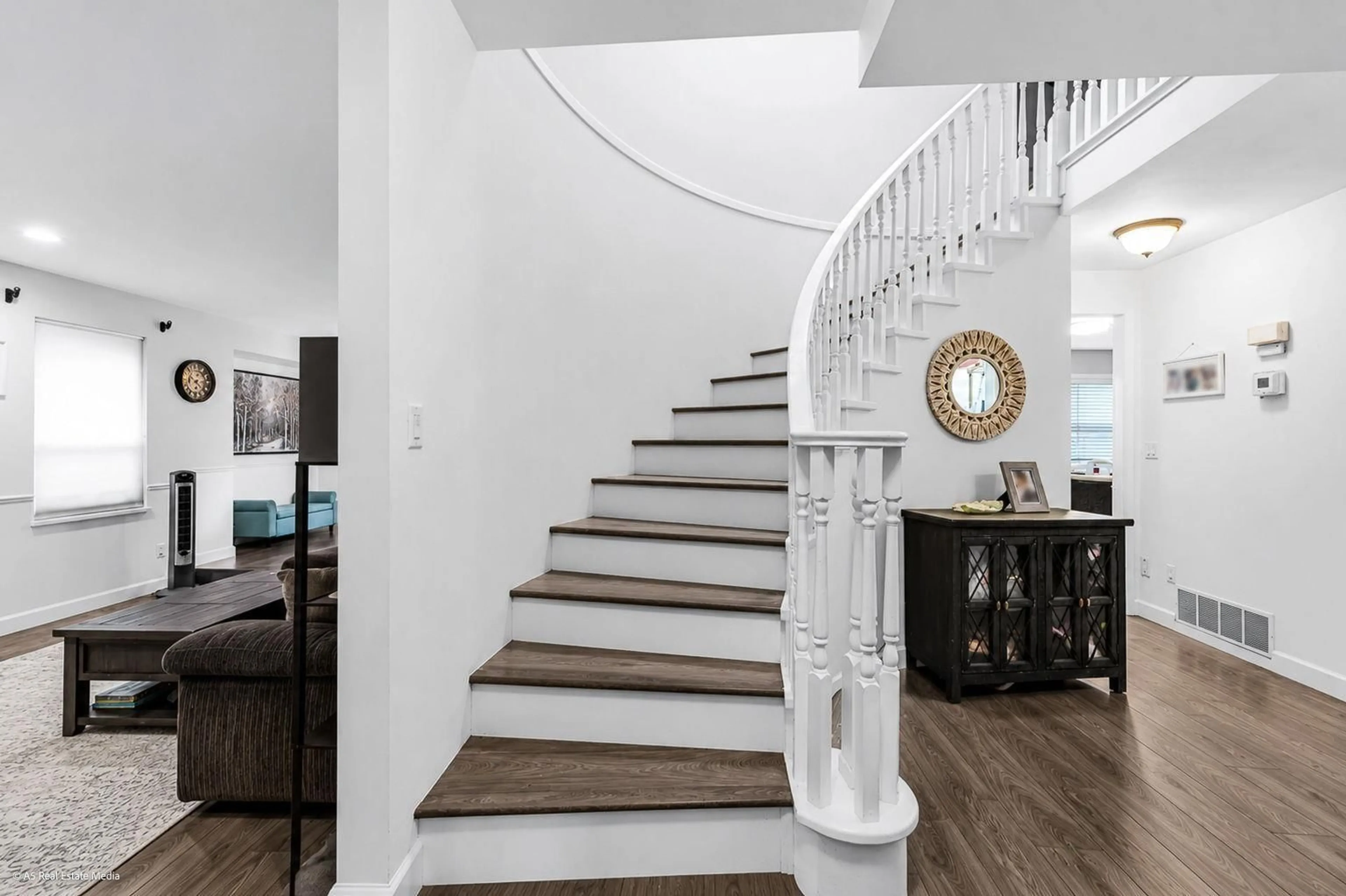 Stairs for 16375 MIDDLEGLEN PLACE, Surrey British Columbia V4N1X7