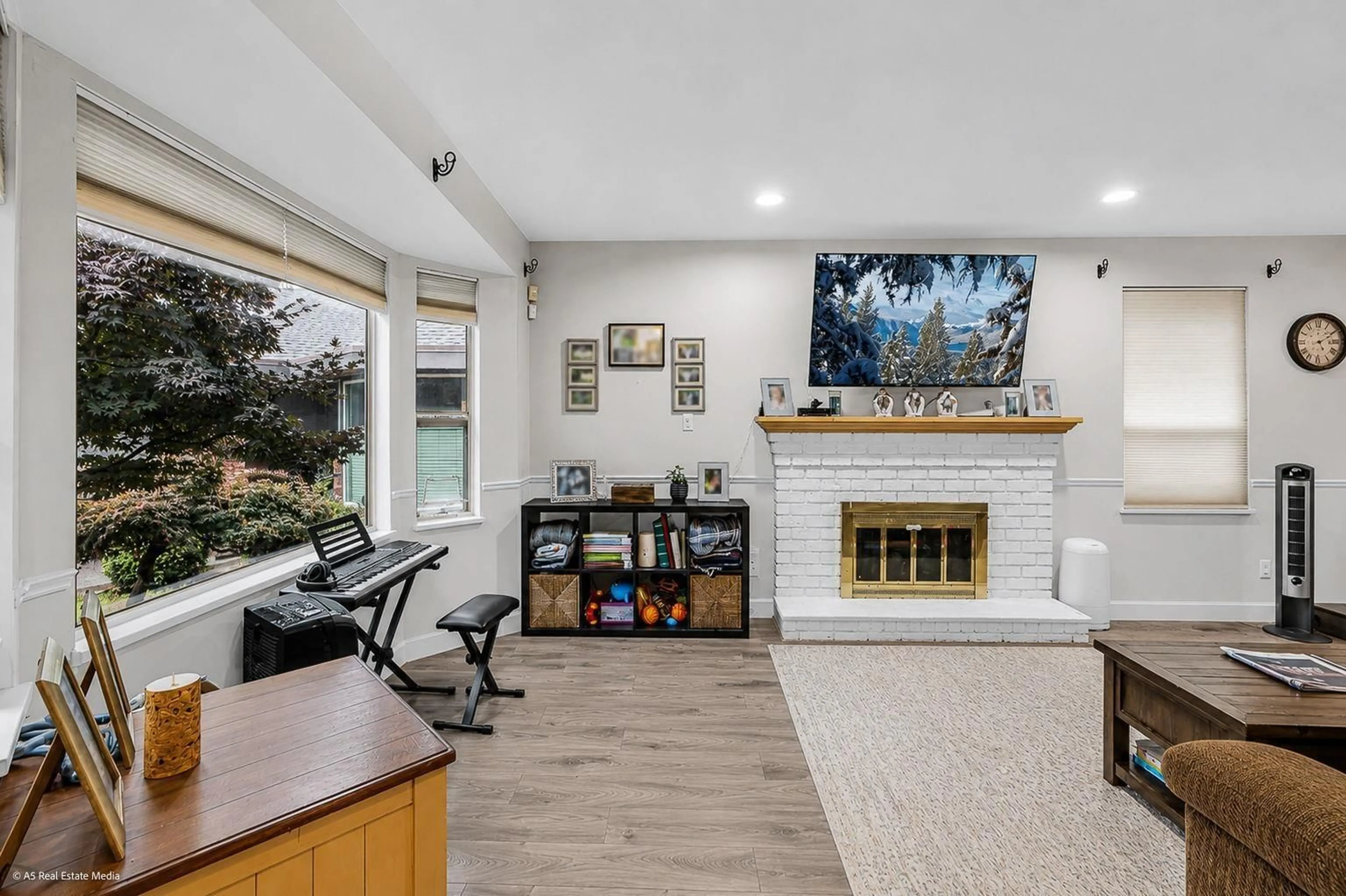 Unknown for 16375 MIDDLEGLEN PLACE, Surrey British Columbia V4N1X7