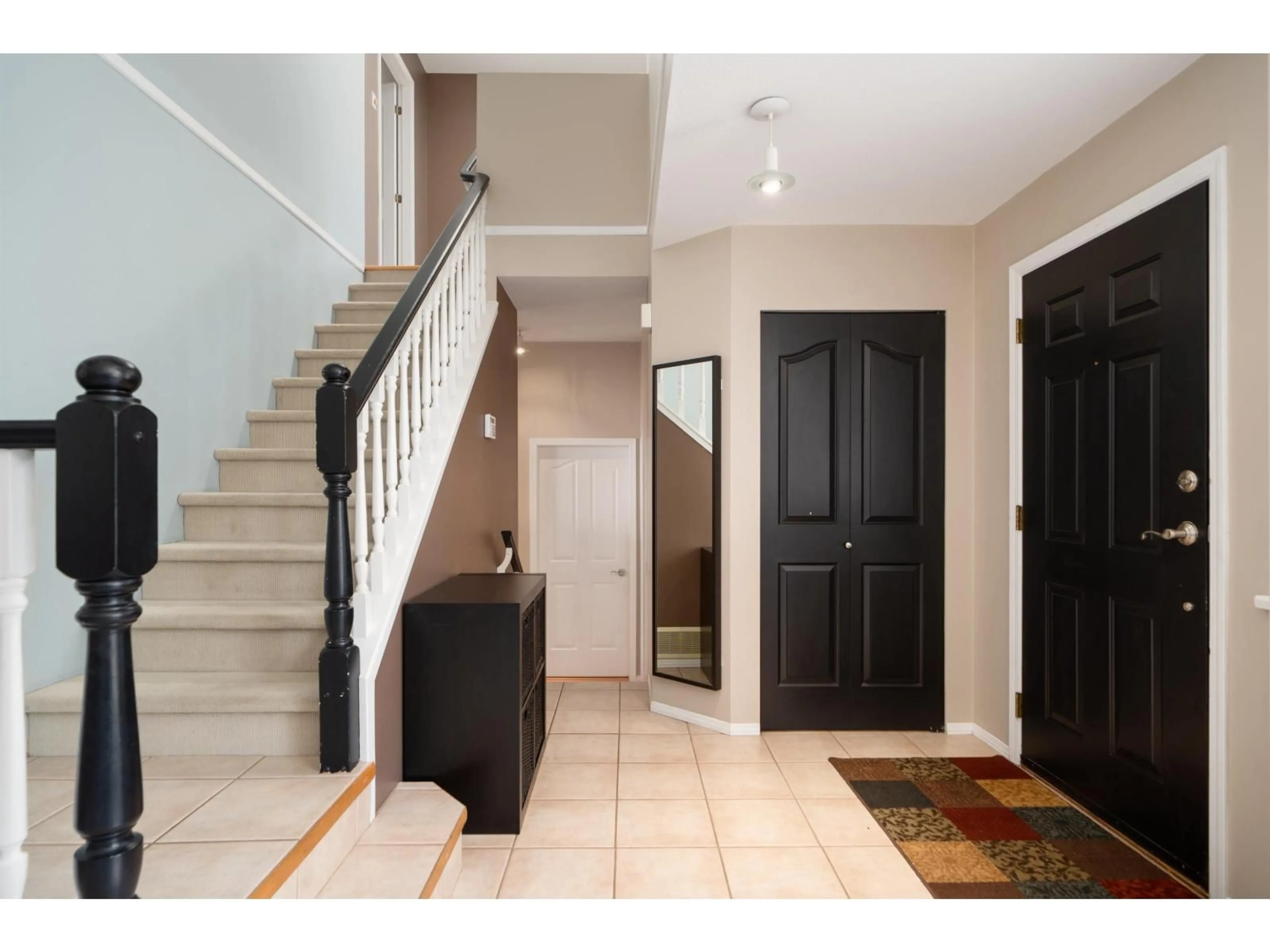 Indoor entryway for 9477 209 STREET, Langley British Columbia V1M2H1