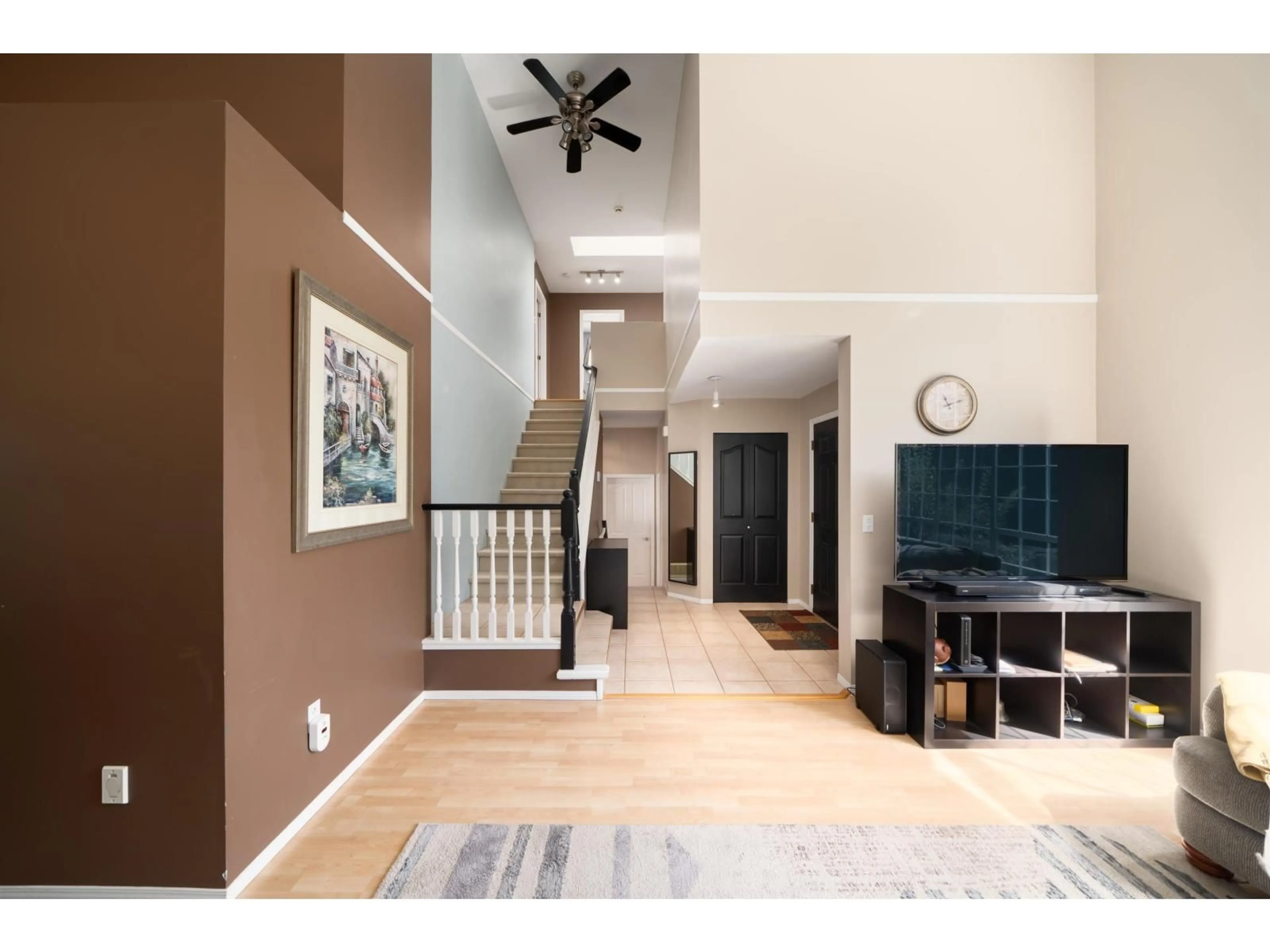 Indoor entryway for 9477 209 STREET, Langley British Columbia V1M2H1