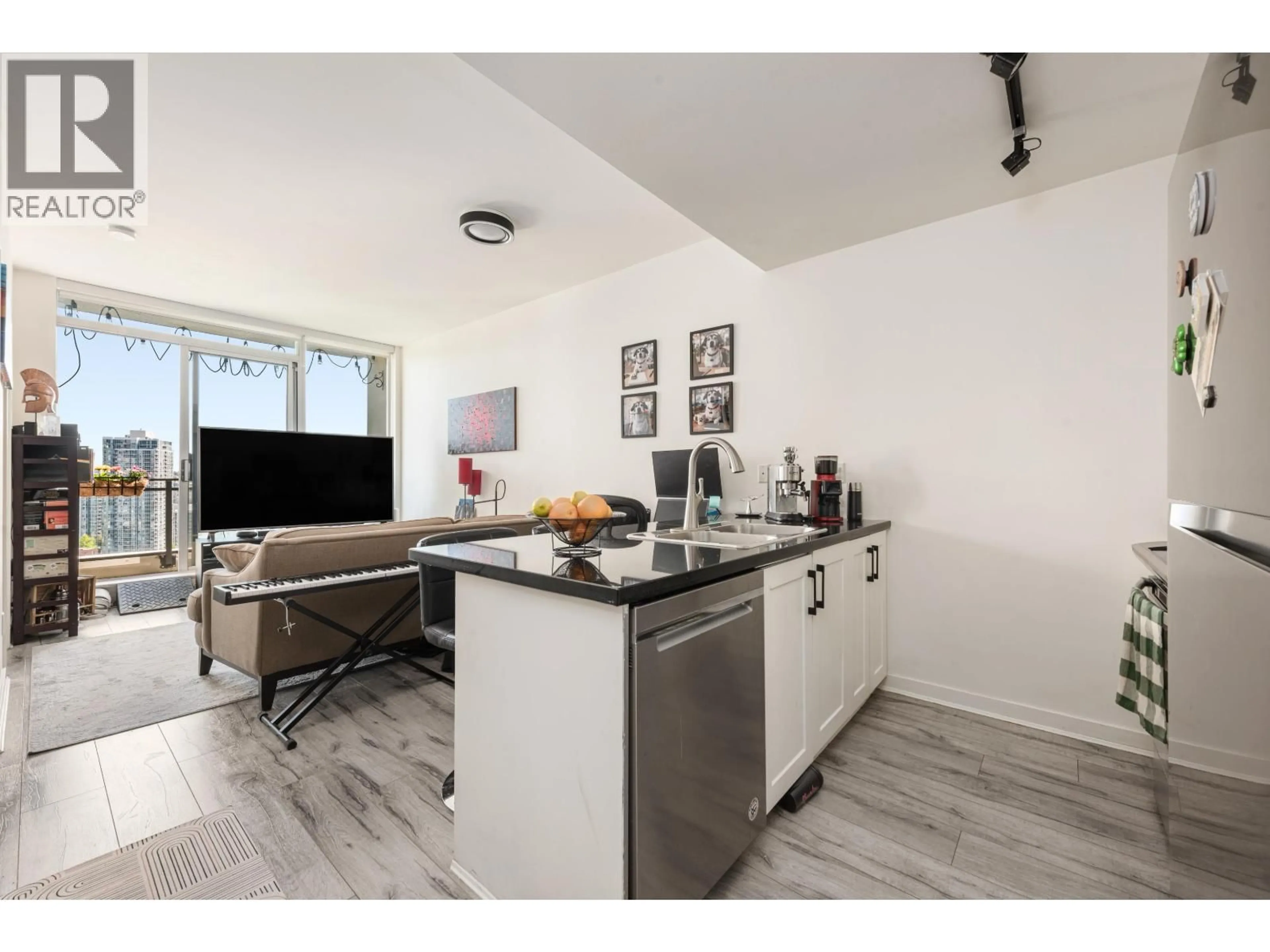 Open concept kitchen, unknown for PH10 - 1082 SEYMOUR STREET, Vancouver British Columbia V6B1X9