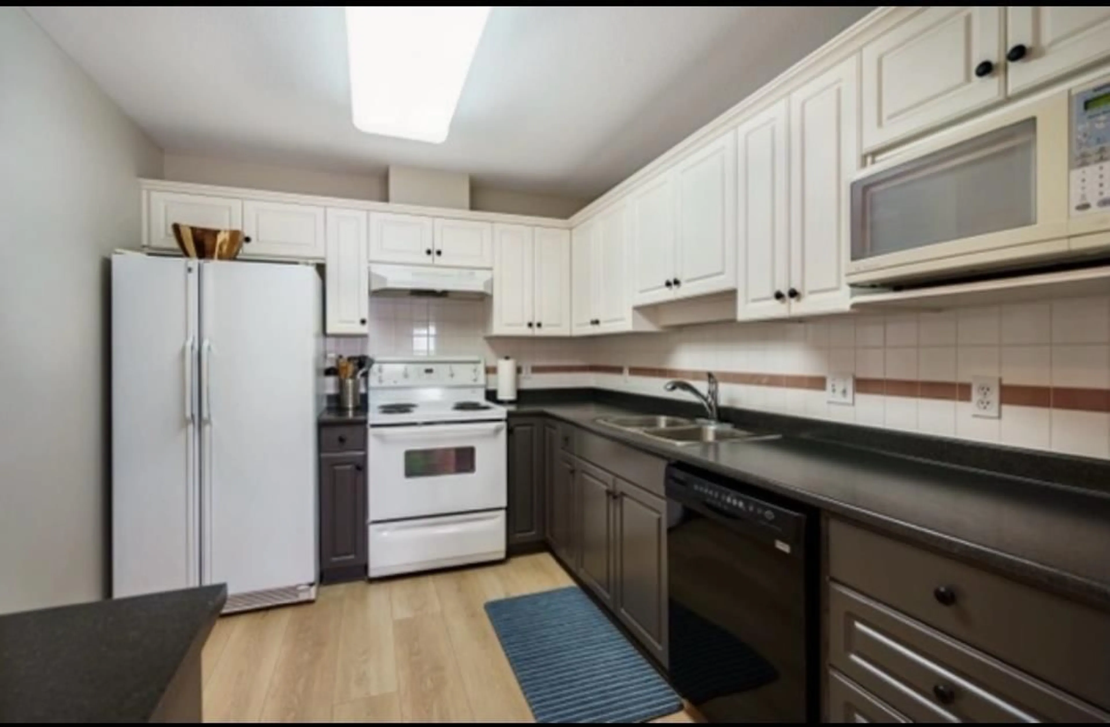 Standard kitchen, unknown for 305 - 33150 4TH AVENUE, Mission British Columbia V2V7A3