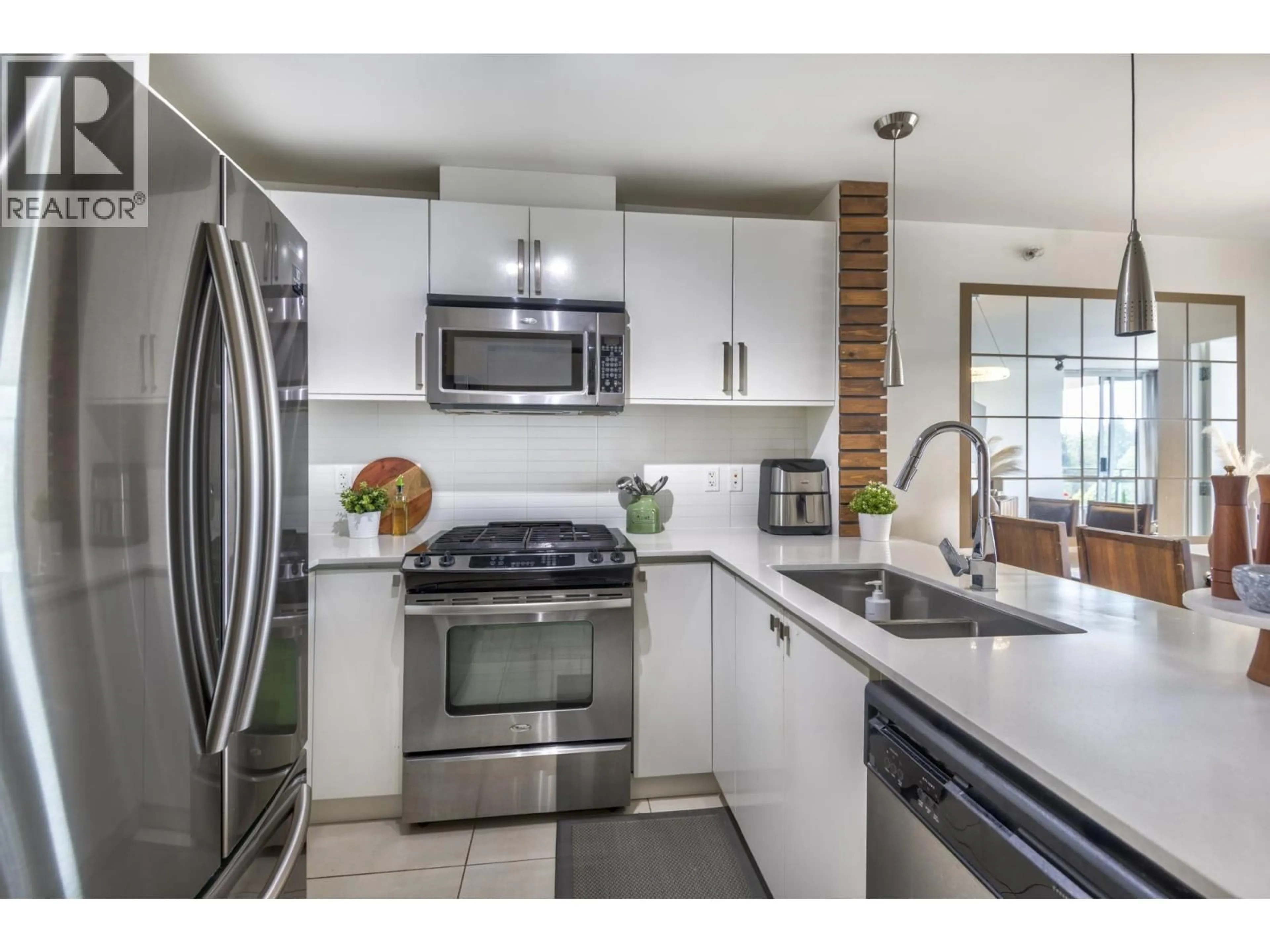 Open concept kitchen, ceramic/tile floor for 1606 - 9868 CAMERON STREET, Burnaby British Columbia V3J0A5