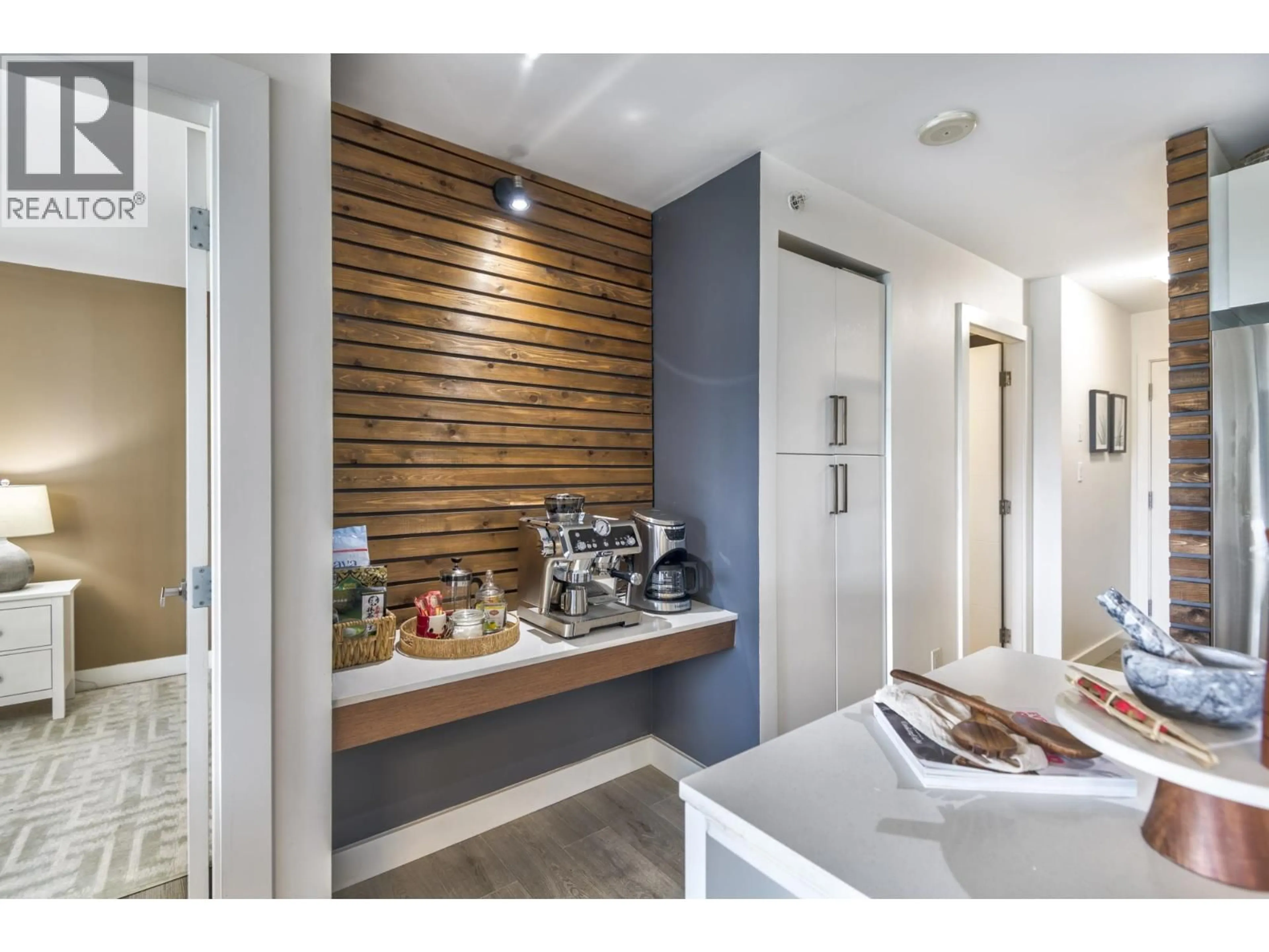 Indoor entryway for 1606 - 9868 CAMERON STREET, Burnaby British Columbia V3J0A5