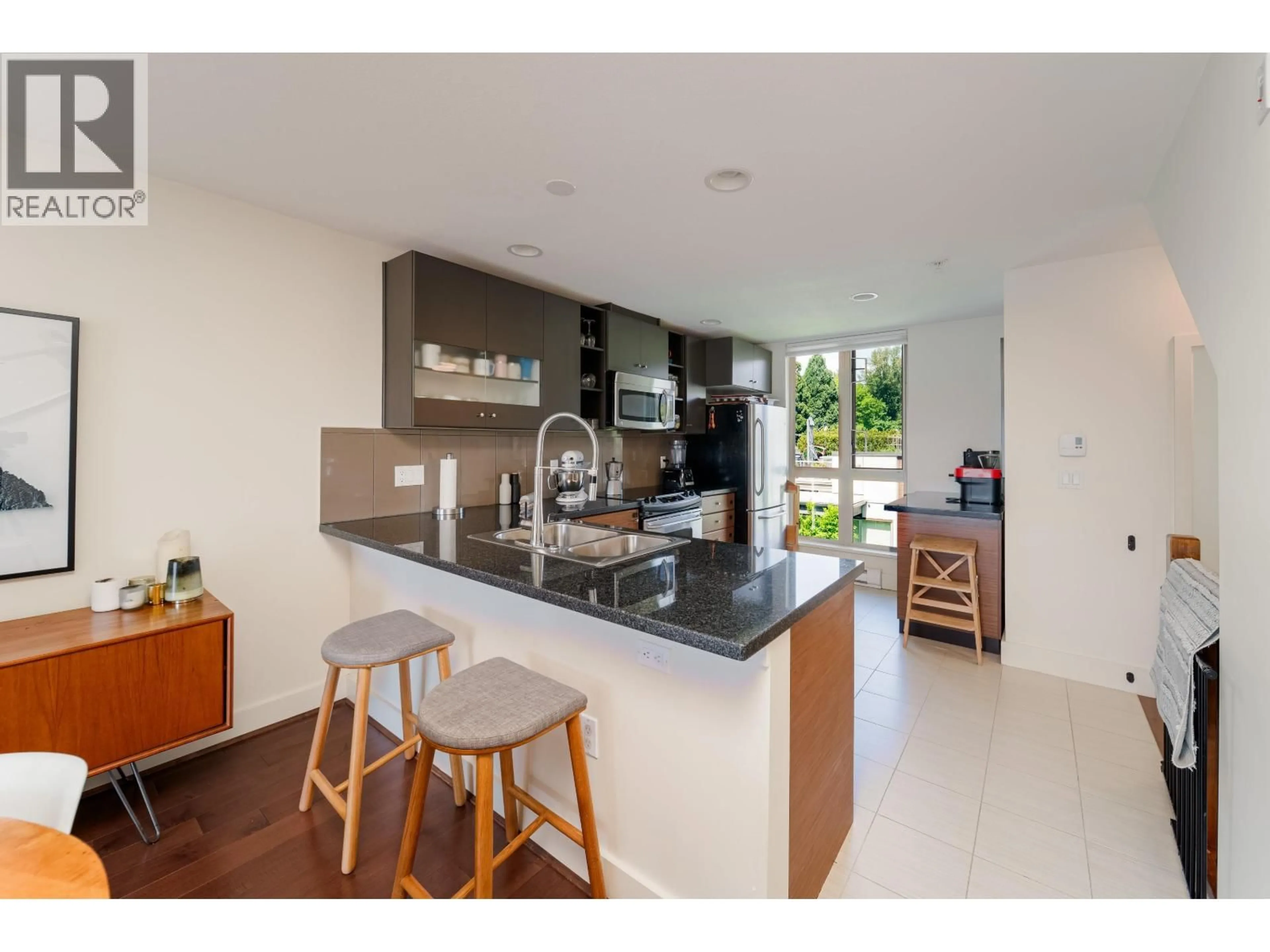 Open concept kitchen, unknown for 64 - 728 14TH STREET, North Vancouver British Columbia V7M0A8
