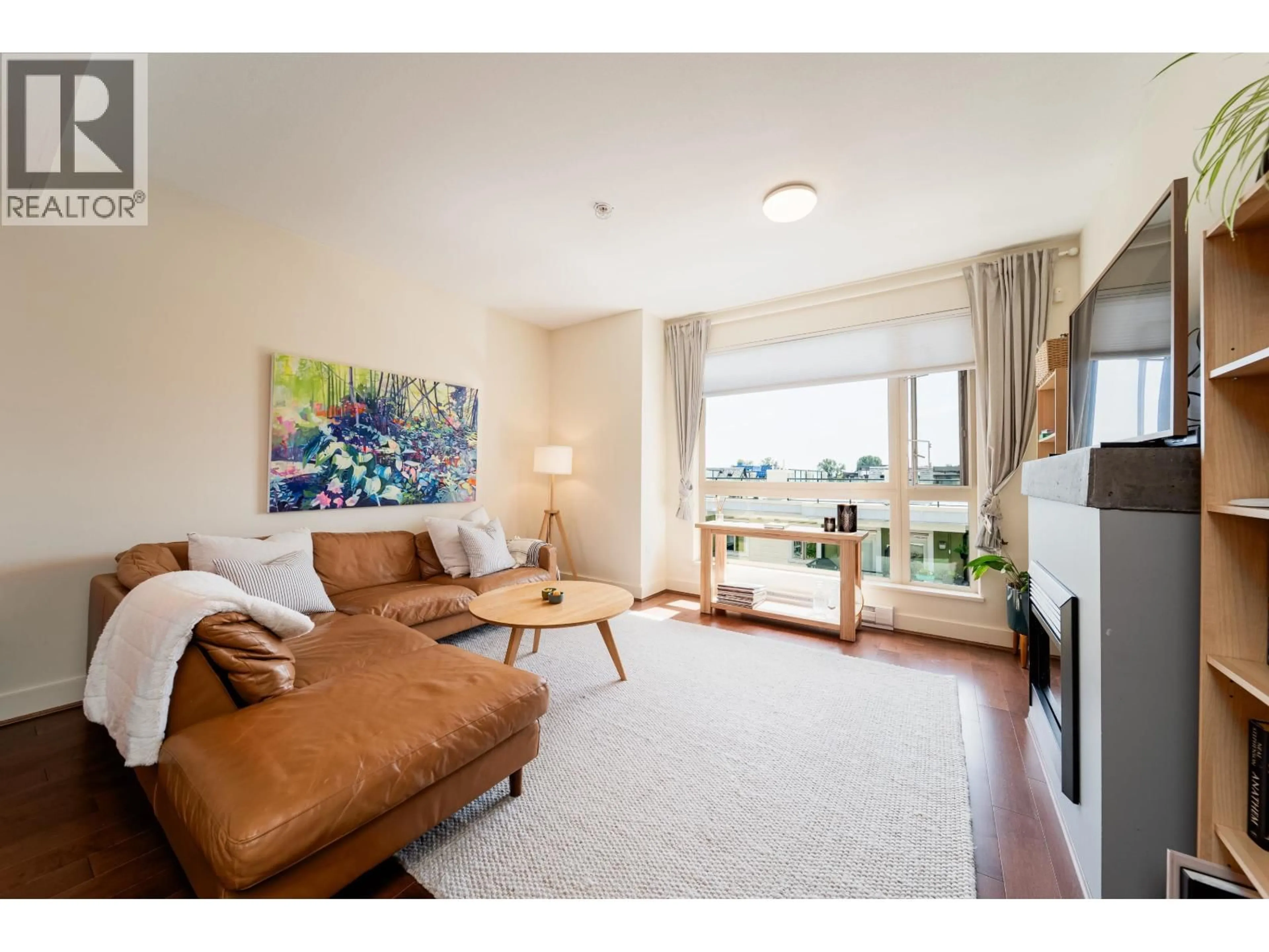 Living room with furniture, unknown for 64 - 728 14TH STREET, North Vancouver British Columbia V7M0A8