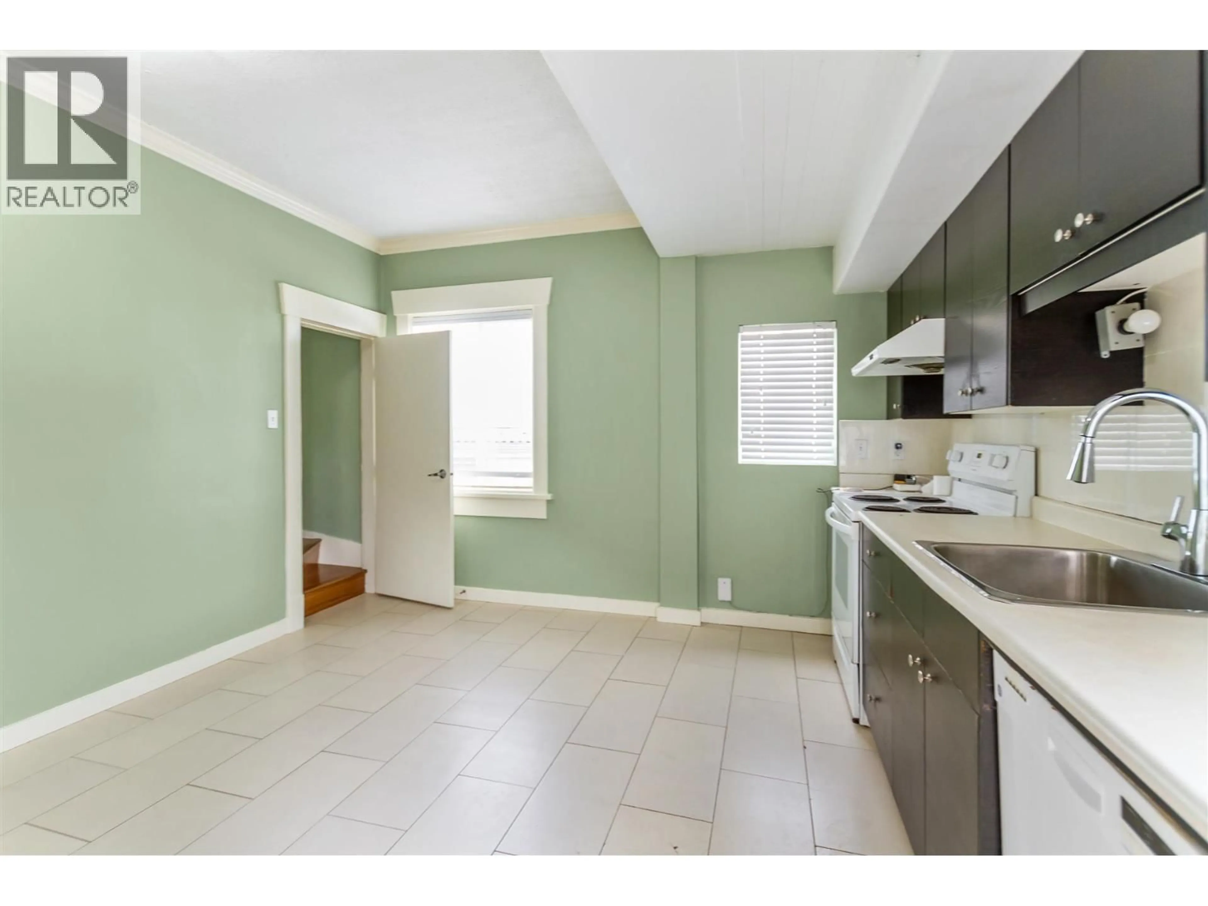 Standard kitchen, unknown for 2119 30TH AVENUE, Vancouver British Columbia V5N3A5