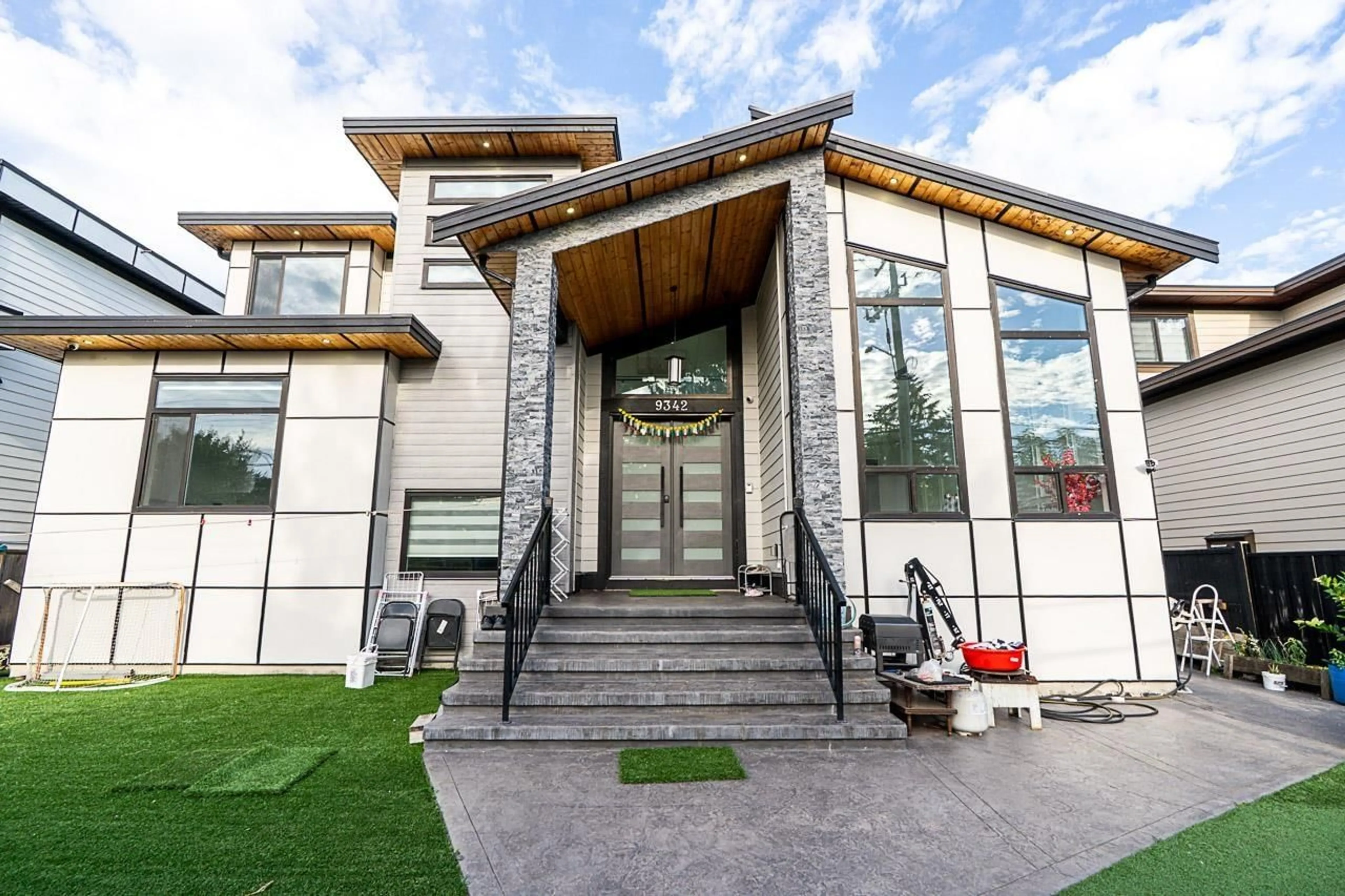 Unknown for 9342 156 STREET, Surrey British Columbia V3R4L2