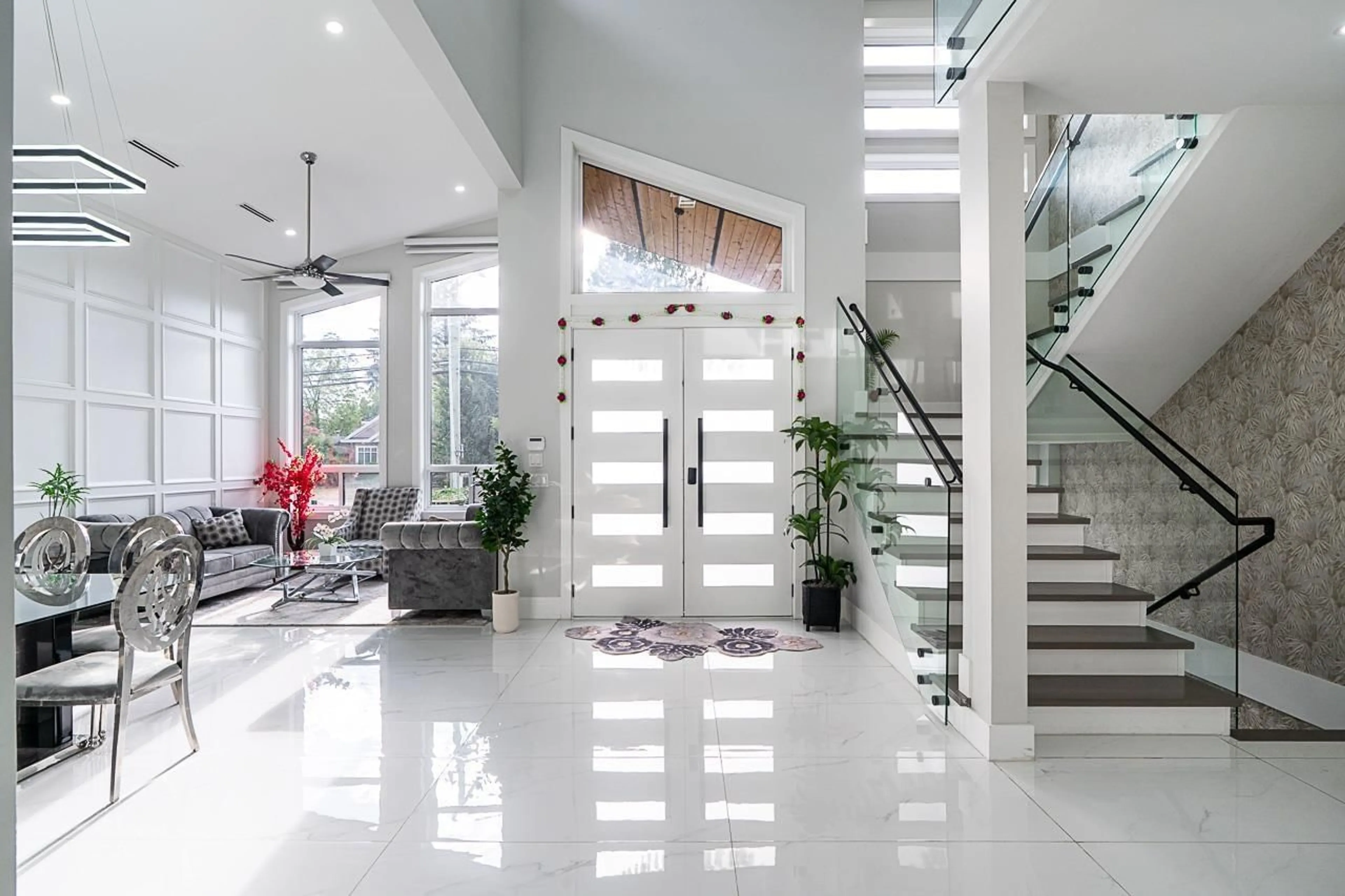 Indoor foyer for 9342 156 STREET, Surrey British Columbia V3R4L2