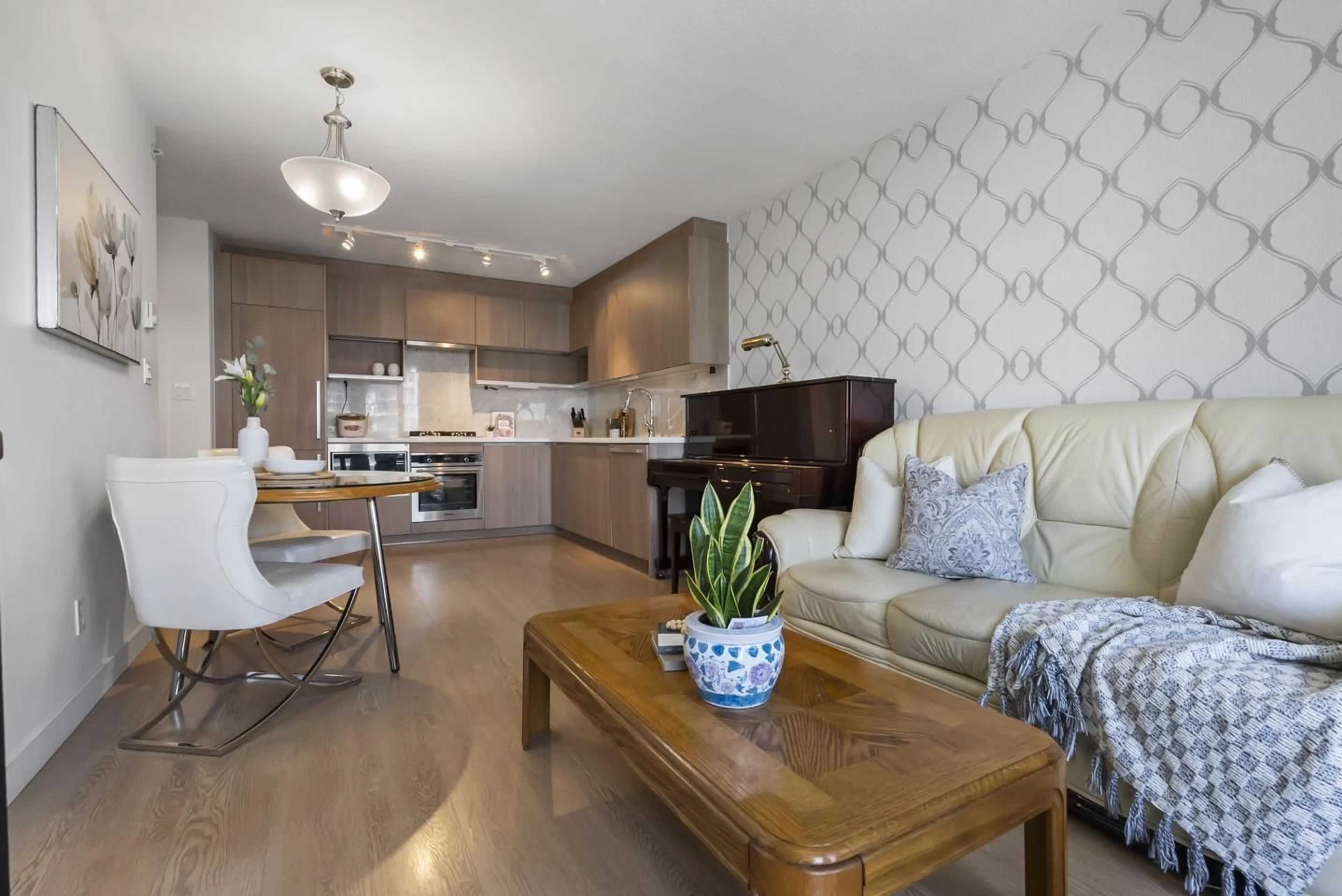 Living room with furniture, wood/laminate floor for 3908 - 13696 100 AVENUE, Surrey British Columbia V3T0L5