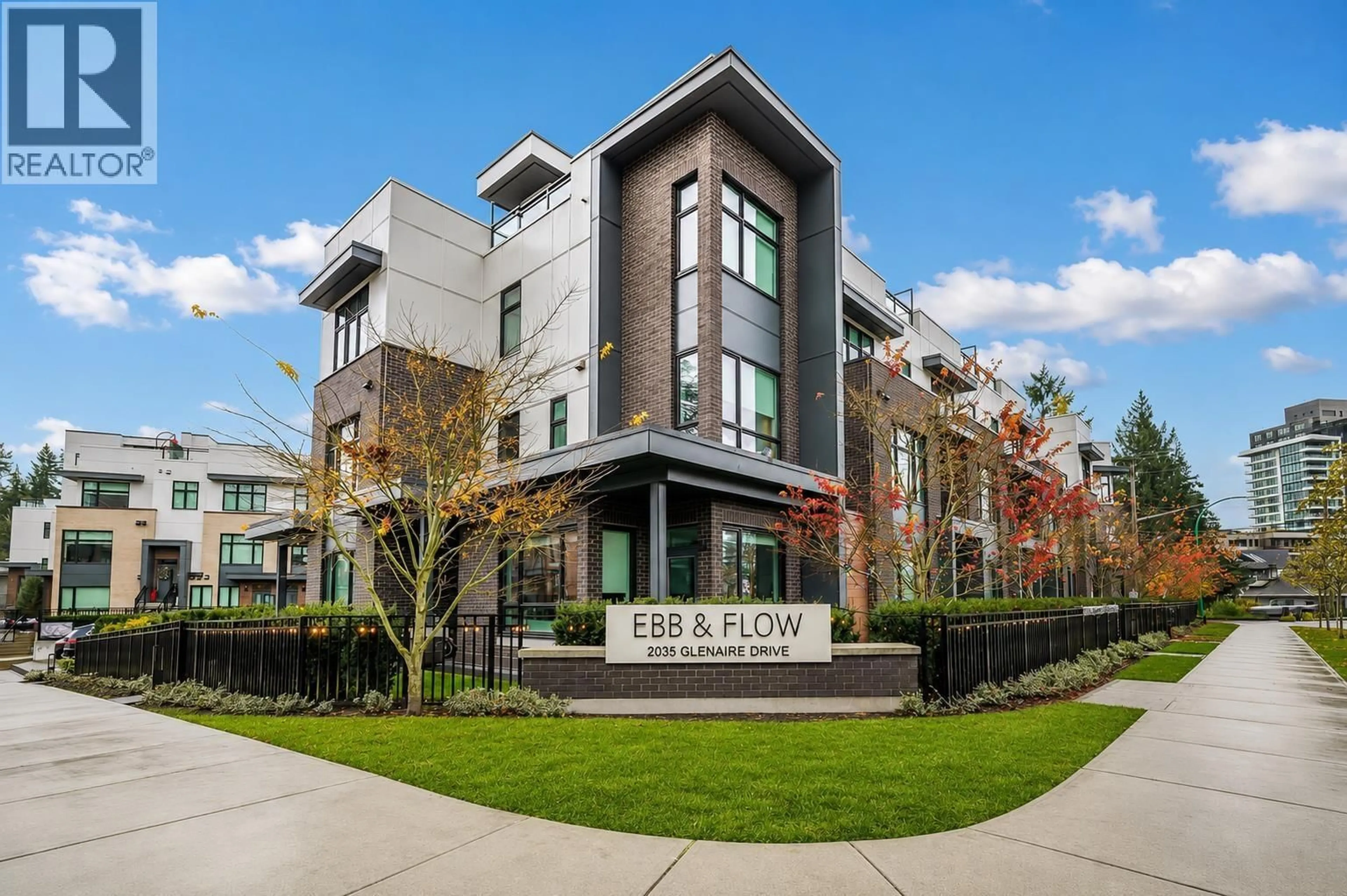Patio, building for 124 - 2035 GLENAIRE STREET, North Vancouver British Columbia V7P1Y2
