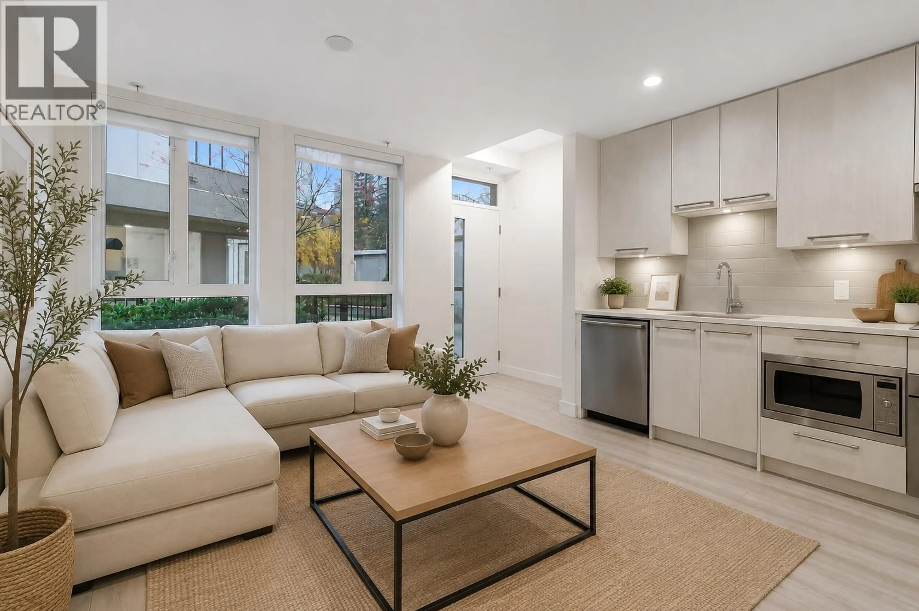 Living room with furniture, unknown for 124 - 2035 GLENAIRE STREET, North Vancouver British Columbia V7P1Y2