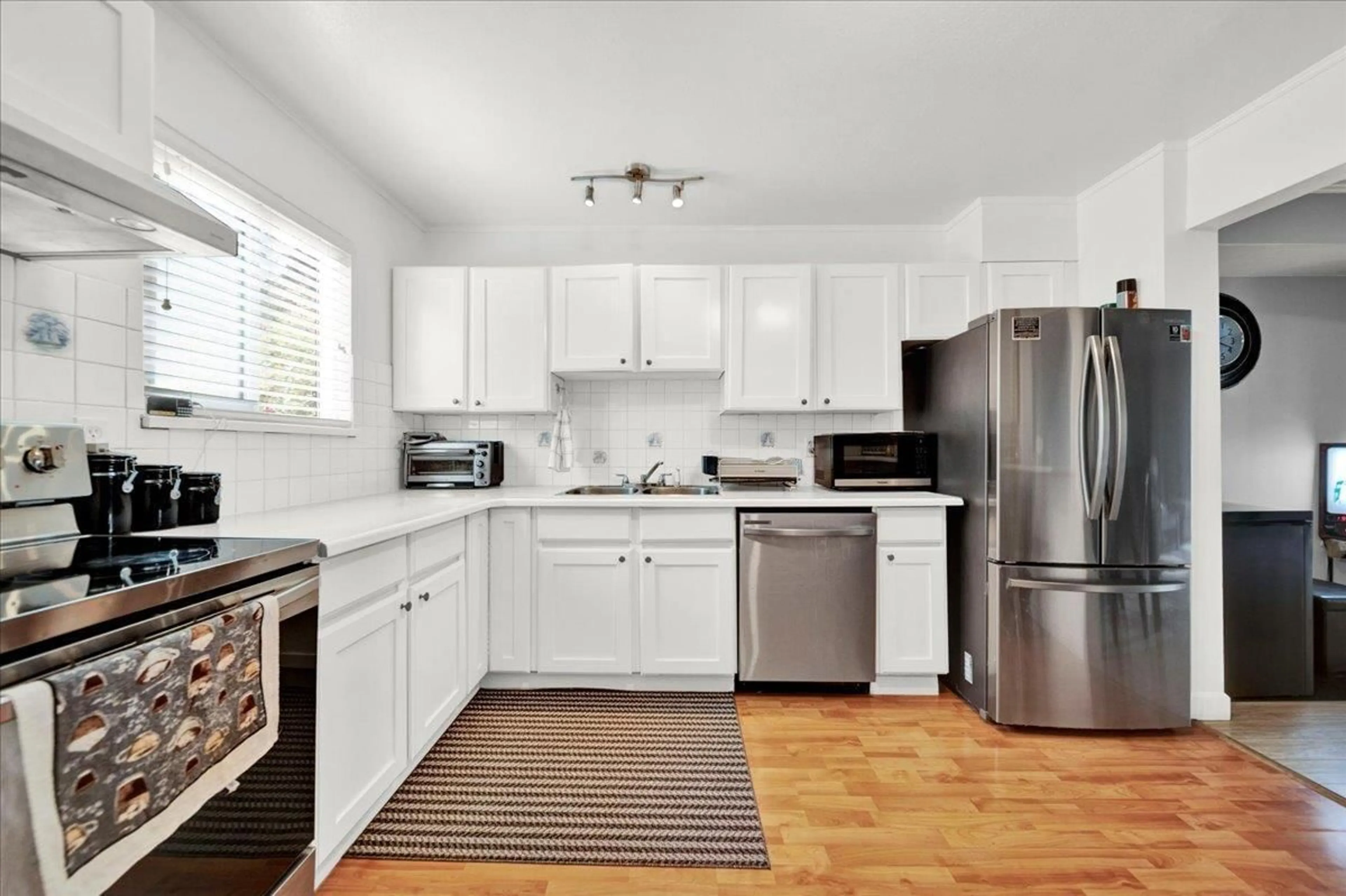 Standard kitchen, unknown for 159 - 13750 67 AVENUE, Surrey British Columbia V3W6X6